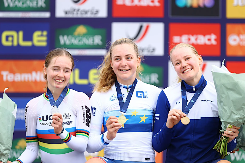 Antonia Niedermaier (l) gewann EM-Silber im Einzelzeitfahren der U23-Frauen.  