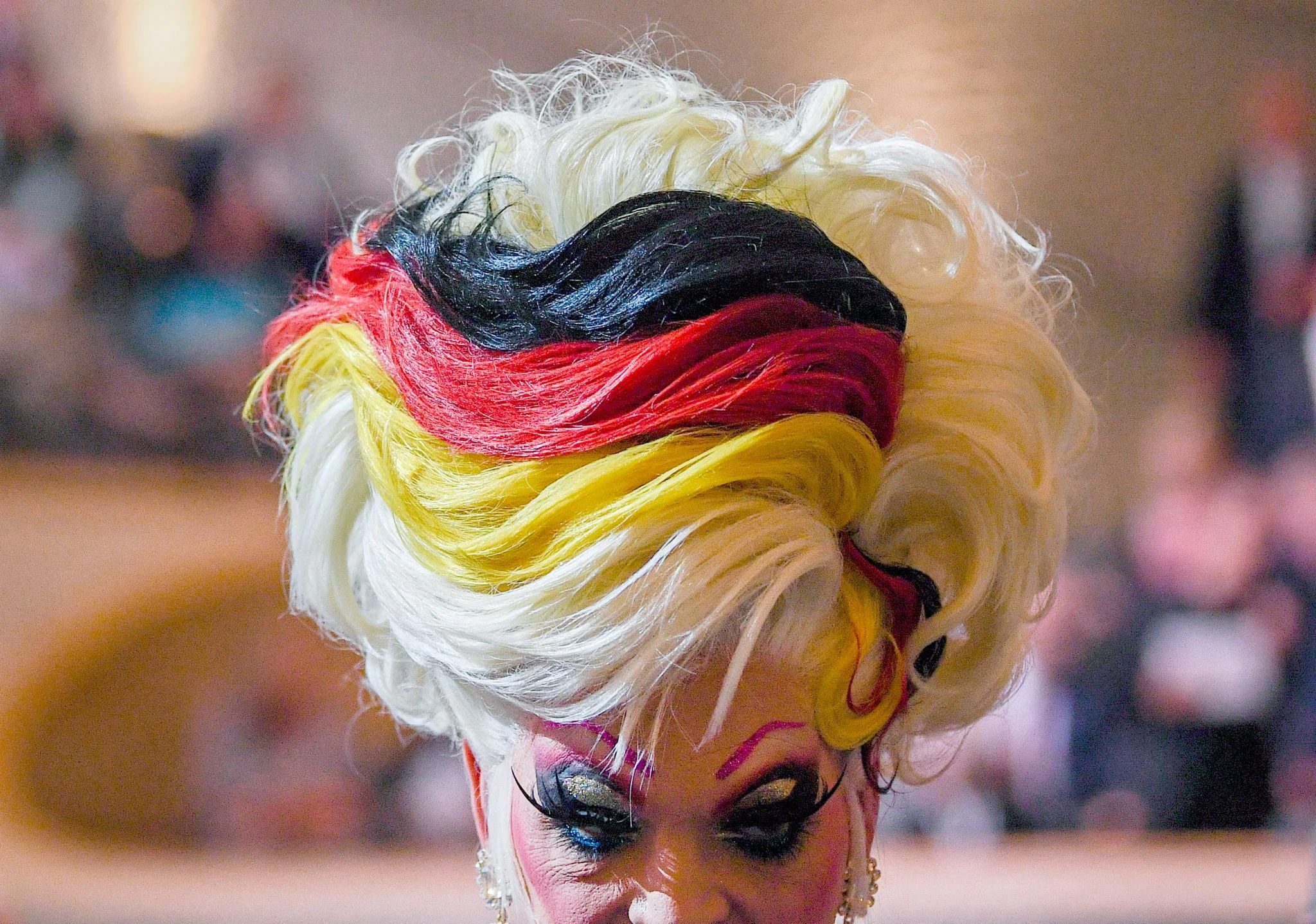 Dragqueen Olivia Jones hat sich für den Festakt zum 33. Tag der Deutschen Einheit in Hamburg in Schale geworfen.  