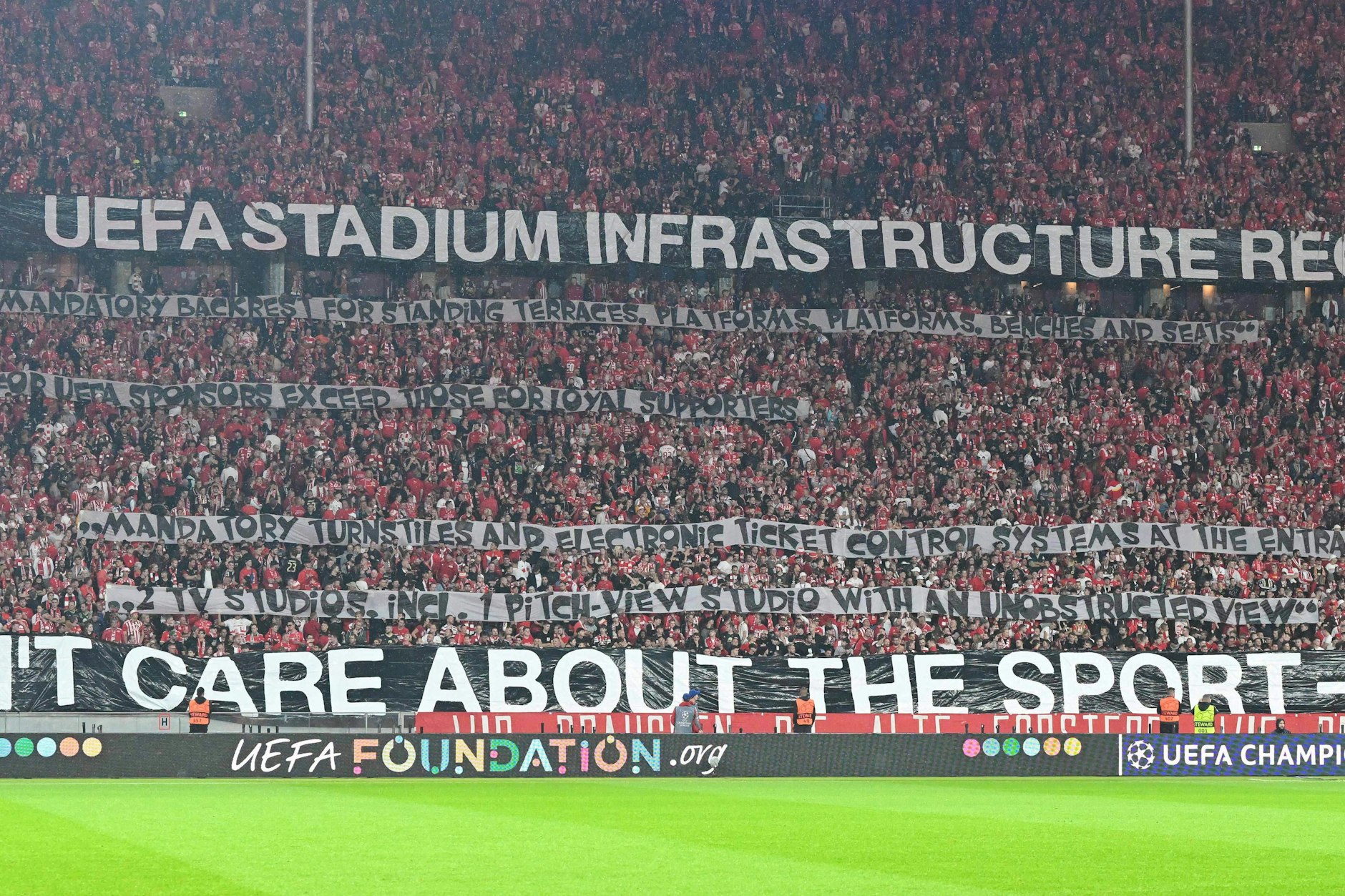 Die Fans des 1. FC Union protestierten vor dem Champions-League-Spiel gegen Braga mit zahlreichen Bannern gegen die Auflagen der Uefa.