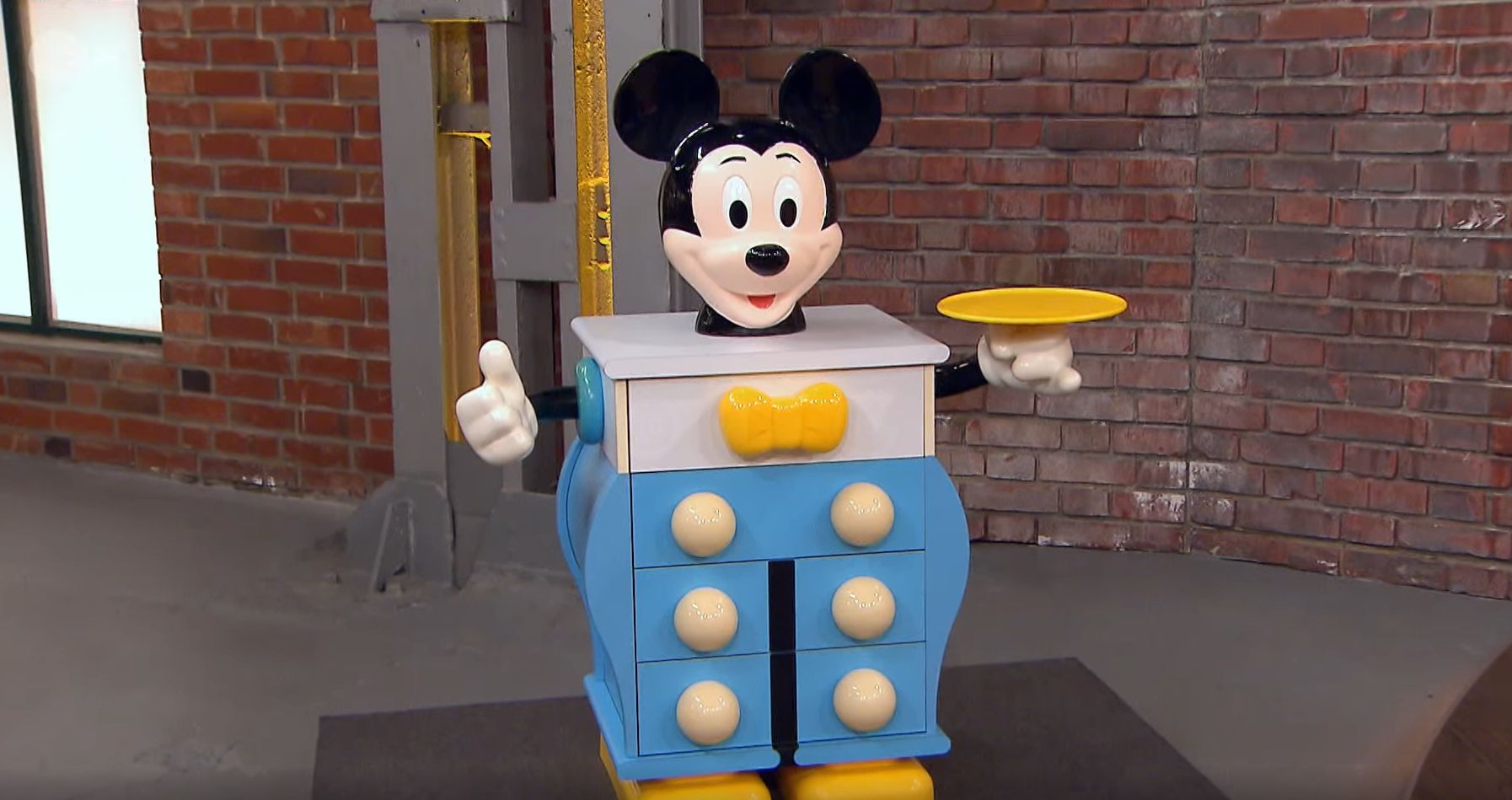 Image - „Bares für Rares“-Händler blasen zur Mäusejagd für Disney-Sammlerstück