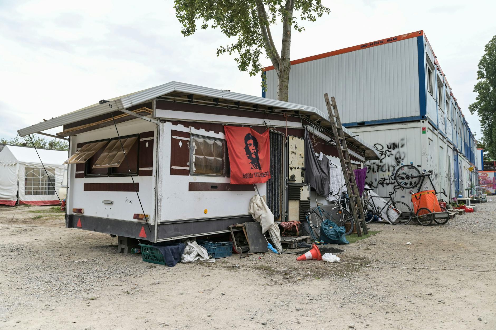 Ohne Strom: das Containerdorf im Hönower Wiesenweg 24/25 in Karlshorst.