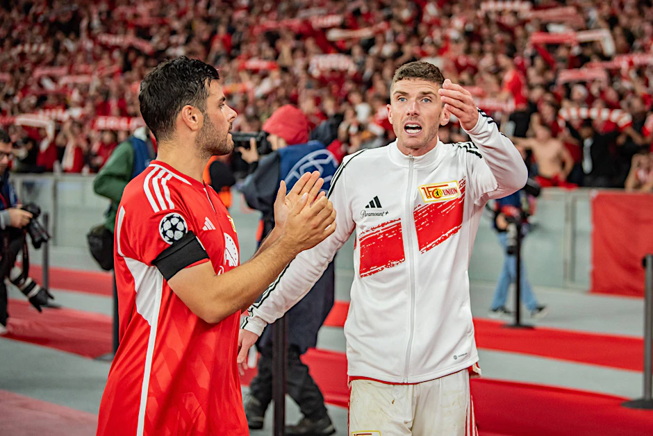 Unions Kevin Volland und Robin Gosens (r.) verstehen nach der 2:3-Pleite gegen Sporting Braga in der Champions League die Welt nicht mehr.