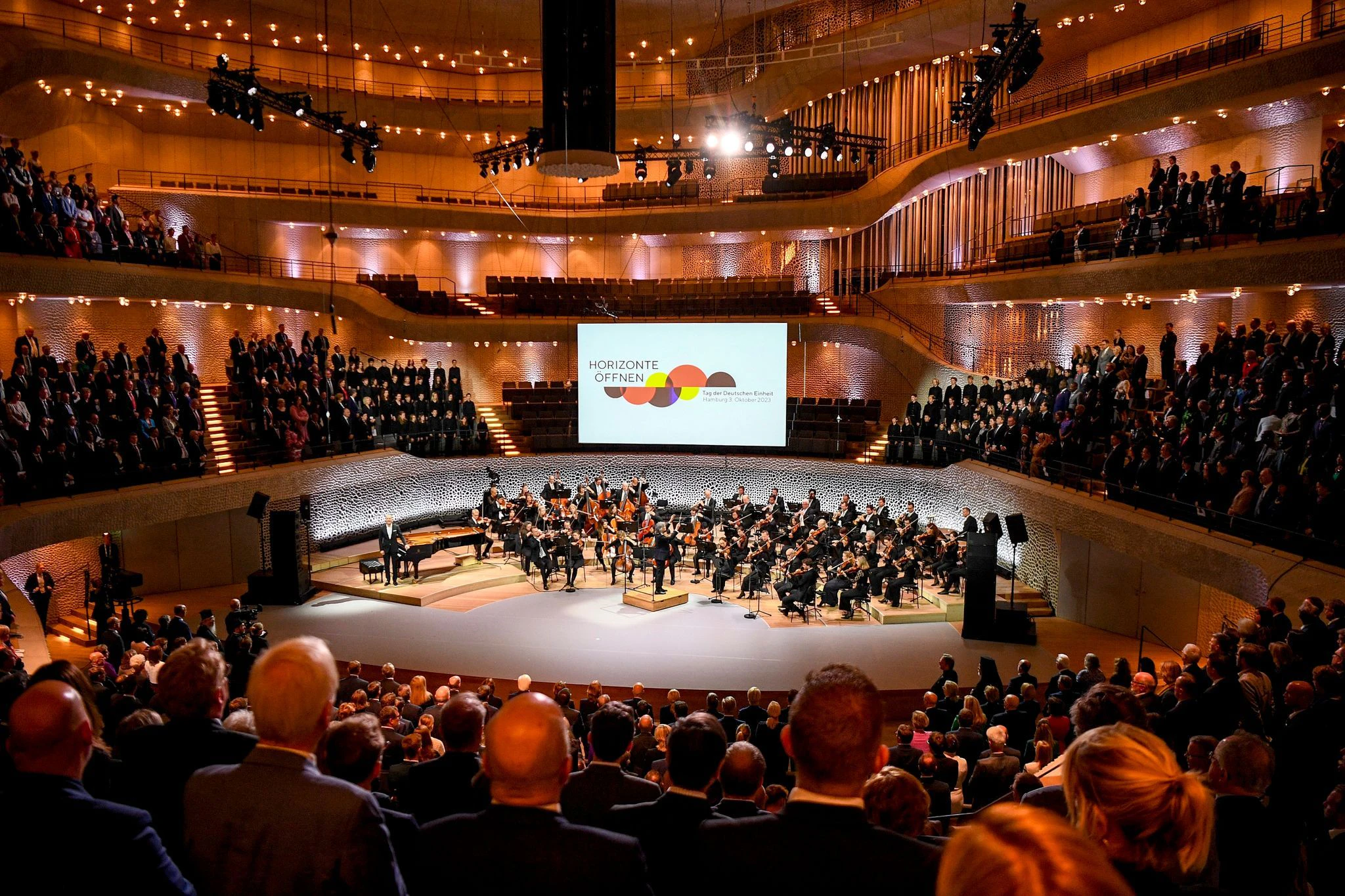 Der Festakt anlässlich der deutschen Wiedervereinigung in der Elbphilharmonie.  