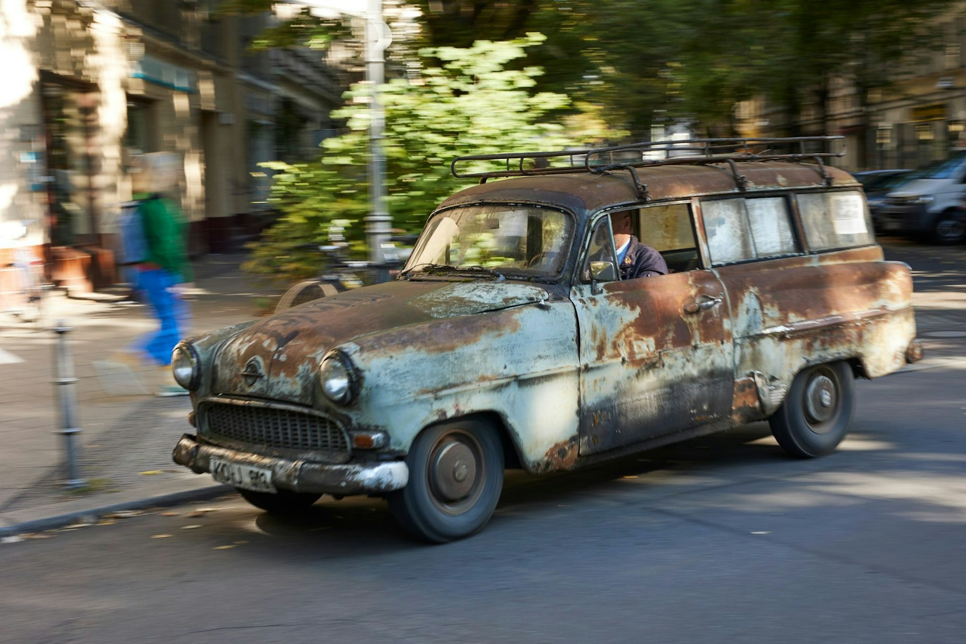 „Optisch nicht sehr schön“, aber fahren kann er: der Opel Olympia Caravan von 1956 von Hanns-Lüdecke Rodewald.