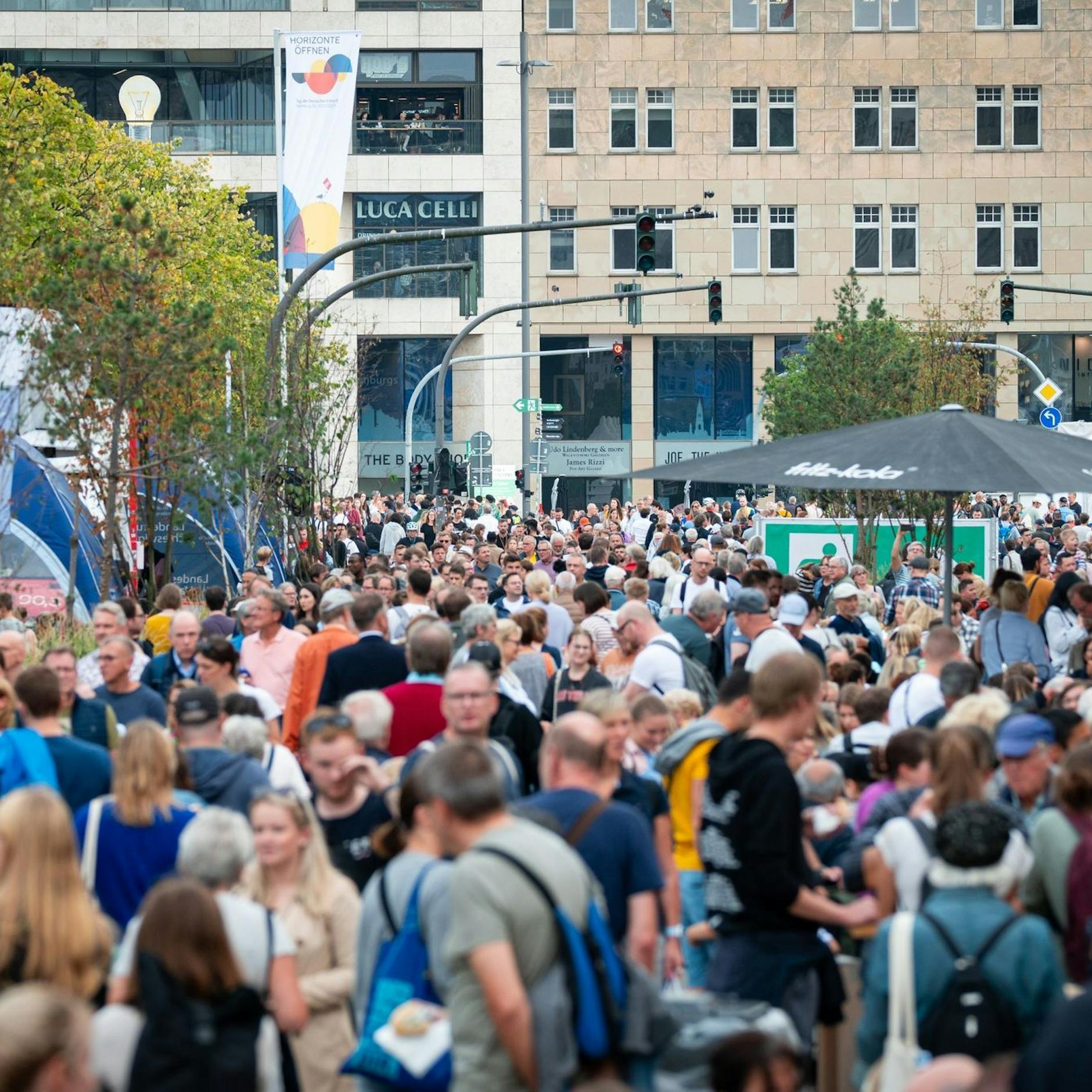 Image - 33 Jahre Deutsche Einheit: Hunderttausende feiern in Hamburg