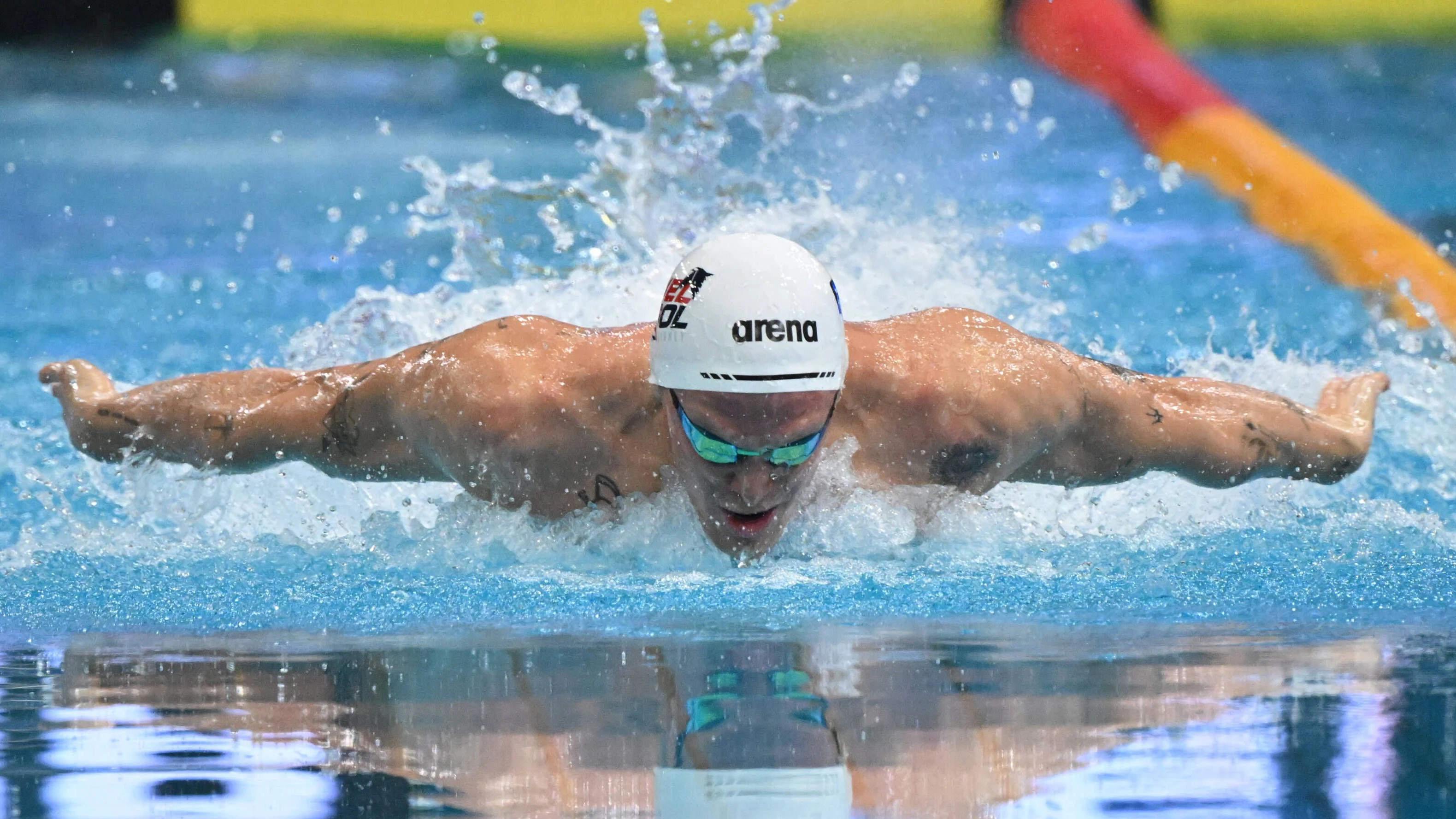 Im Schwimmbecken kämpft Cody Simpson am Wochenende in Berlin um einen Platz bei Olympia 2024 in Paris.