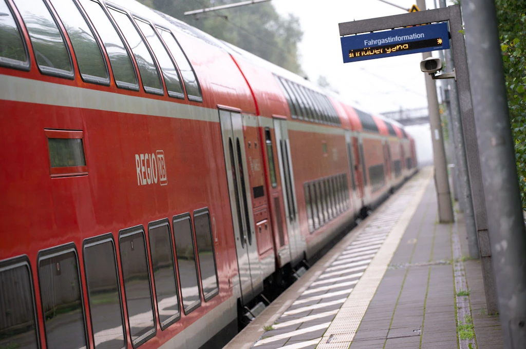 Heftige Sturmnacht: RE1 musste evakuiert werden – Strecke unterbrochen