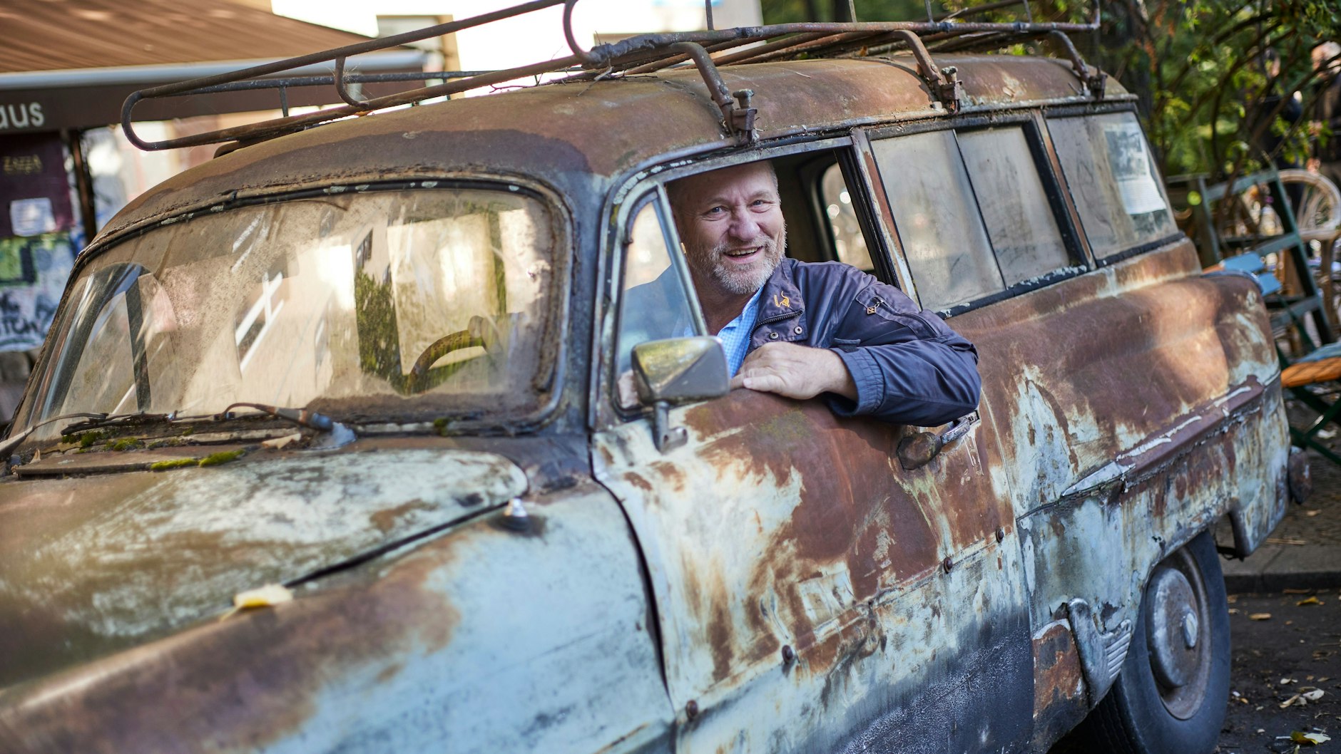 Hanns-Lüdecke Rodewald hat sich in etlichen Gerichtsverfahren eine Ausnahmegenehmigung erkämpft, seinen Opel in der Stadt parken zu dürfen.