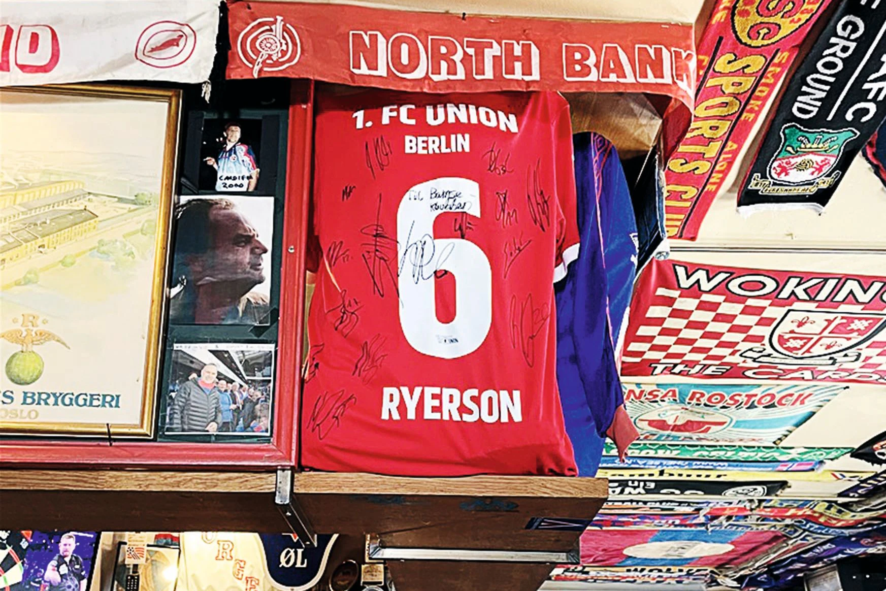 Ryersons Trikot hat einen Ehrenplatz im Fan-Pub in Oslo.