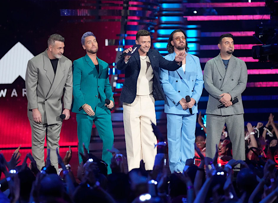 ARCHIV - Joey Fatone (l-r), Lance Bass, Justin Timberlake, JC Chasez und Chris Kirkpatrick von NSYNC während der MTV Video Music Awards 2023.  