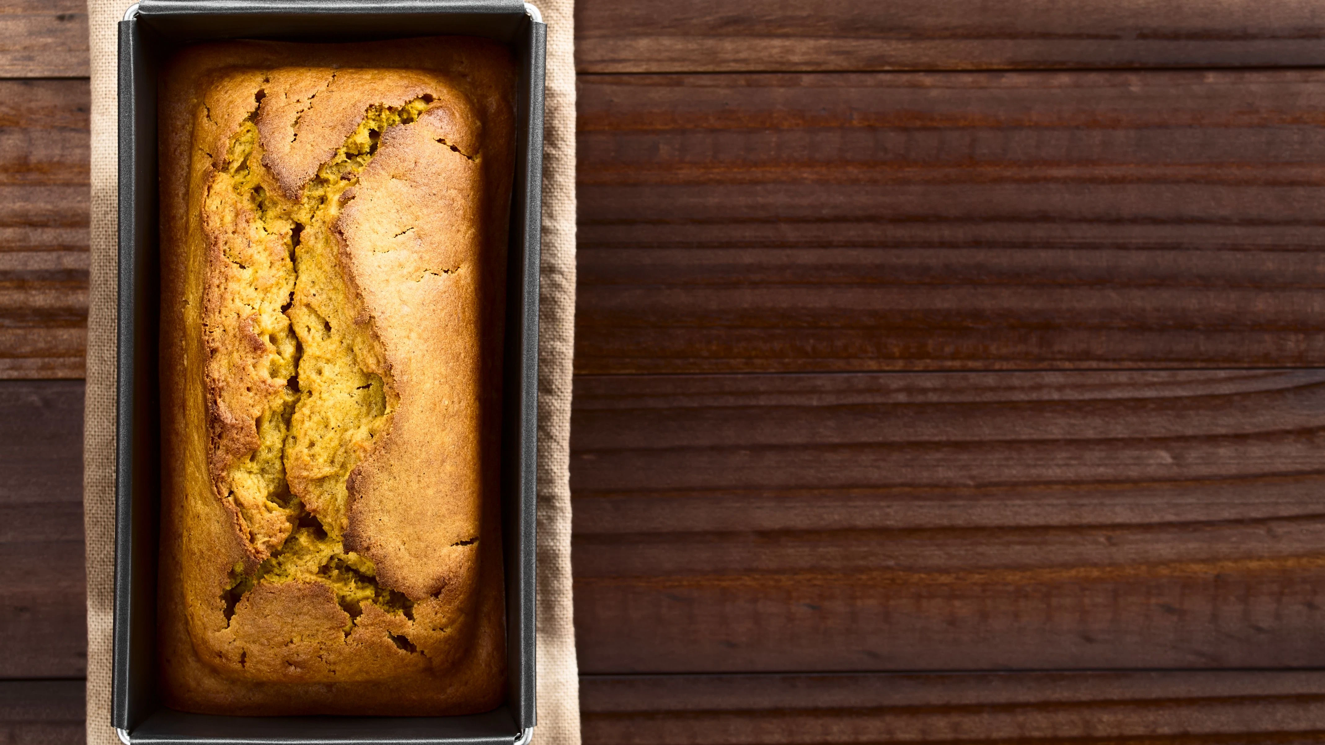 Das  Rezept für Kürbisbrot sollten Sie im Herbst unbedingt probieren.