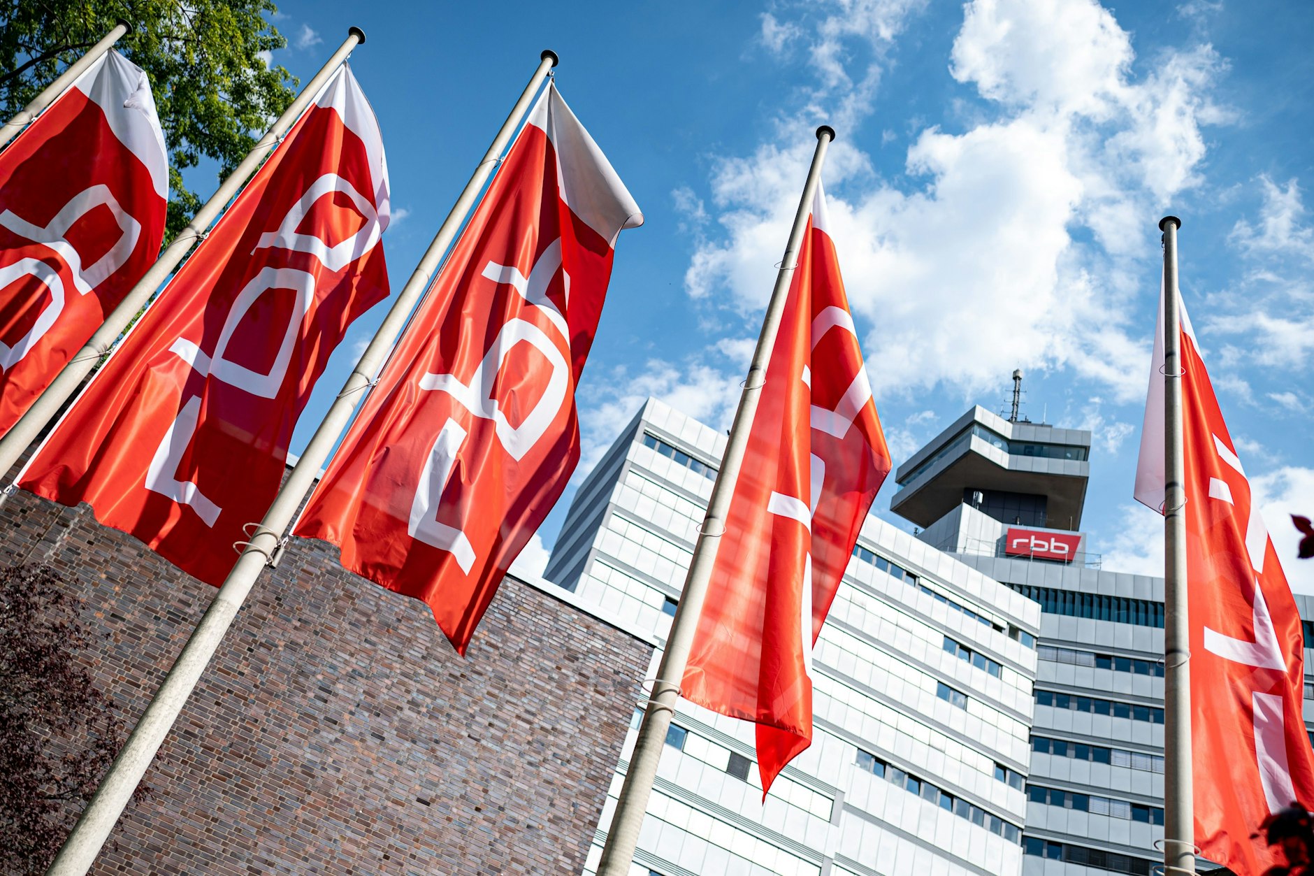 Der Rundfunksender RBB muss die Compliance-Berichte herausgeben. 