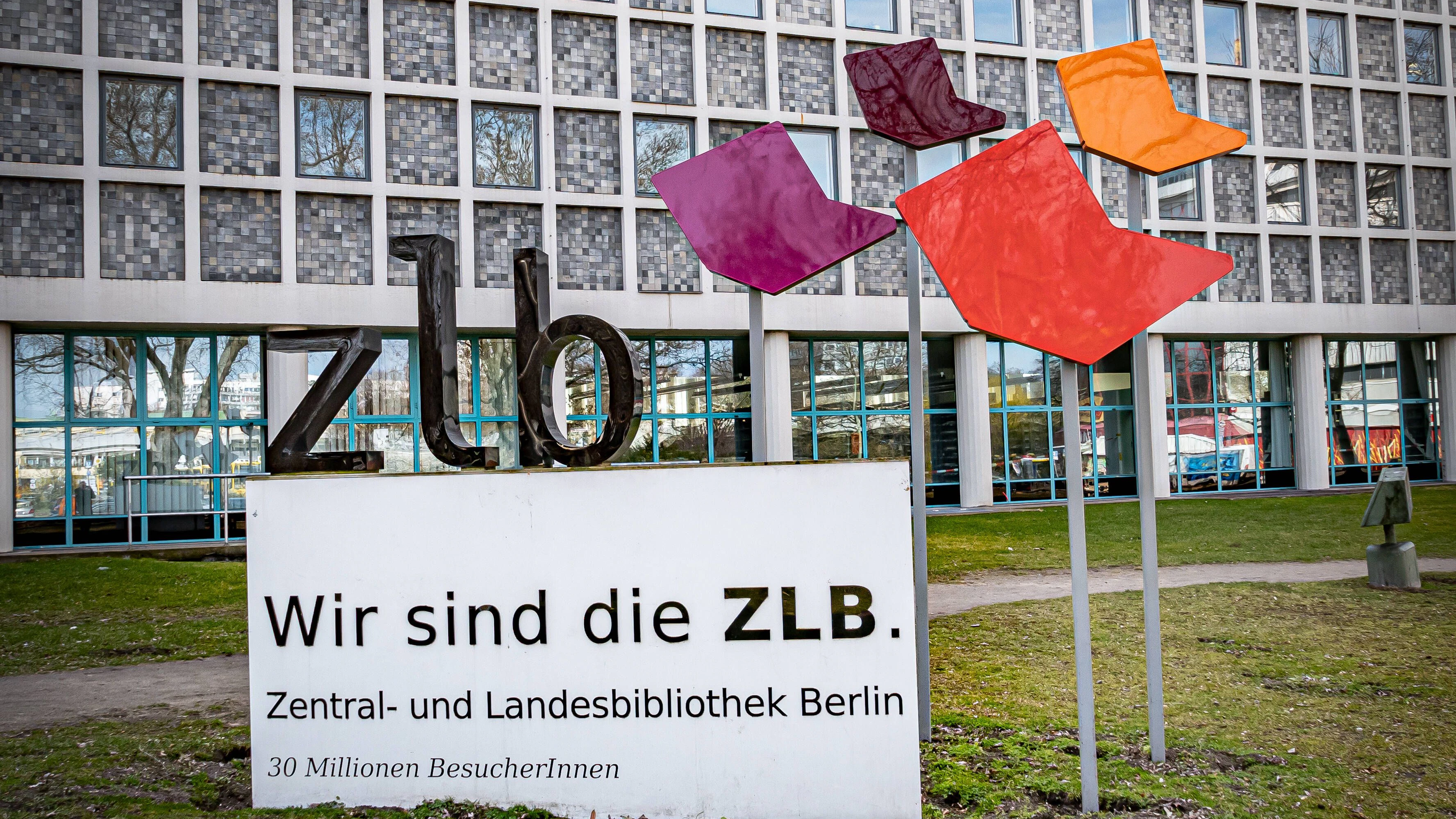Ein Teil der Zentral- und Landesbibliothek von Berlin sitzt am Blücherplatz.
