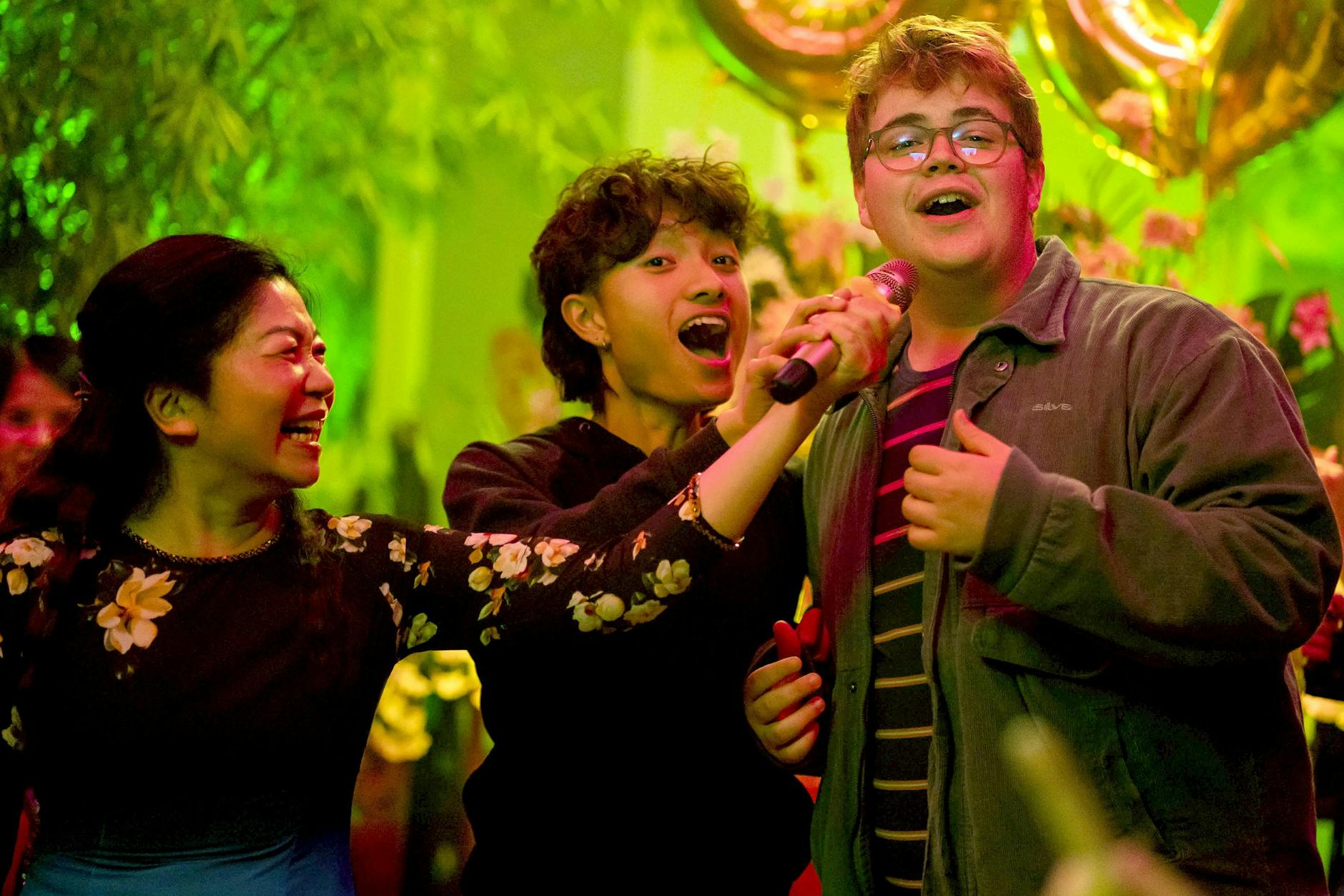 Fiese Rache-Komödie mit „Fidschi“ und „Fetti“: Tai (Anh Khoa Tran) und Jannik (Lorenzo Germeno) in „Nackt über Berlin“.