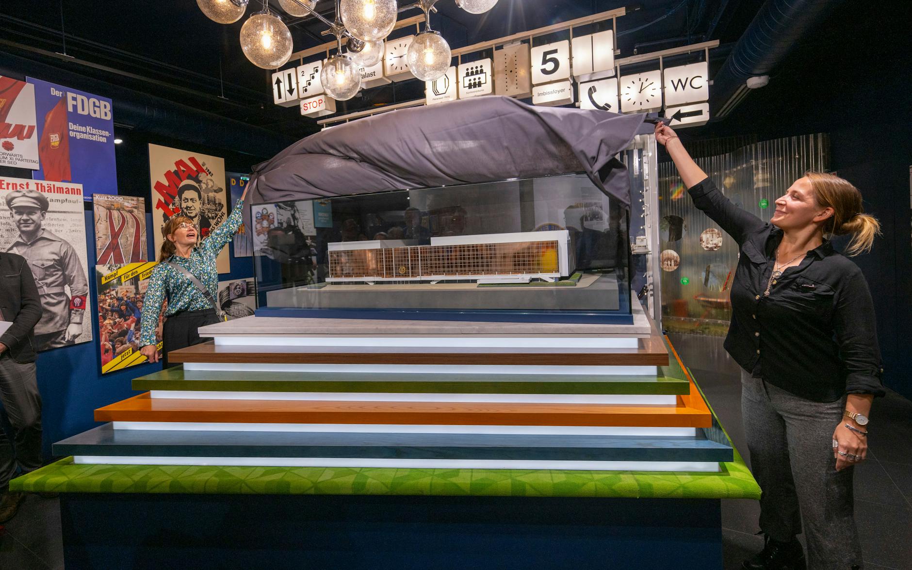 Der Palast war Sitz der Volkskammer, des Parlamentes der DDR, und zugleich Veranstaltungsort für zahlreiche Kultur- und Politikveranstaltungen.