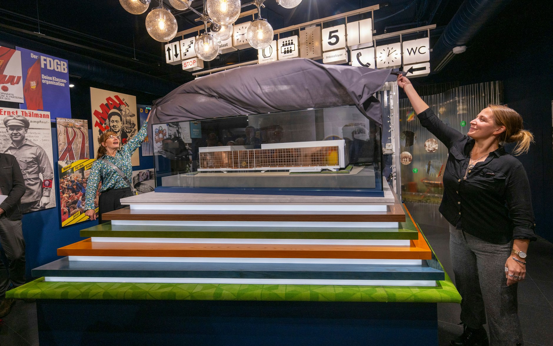 Der Palast war Sitz der Volkskammer, des Parlamentes der DDR, und zugleich Veranstaltungsort für zahlreiche Kultur- und Politikveranstaltungen.