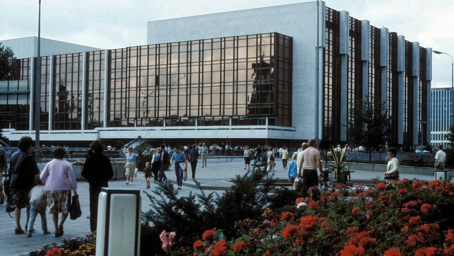 Der Palast der Republik im Jahr 1984.