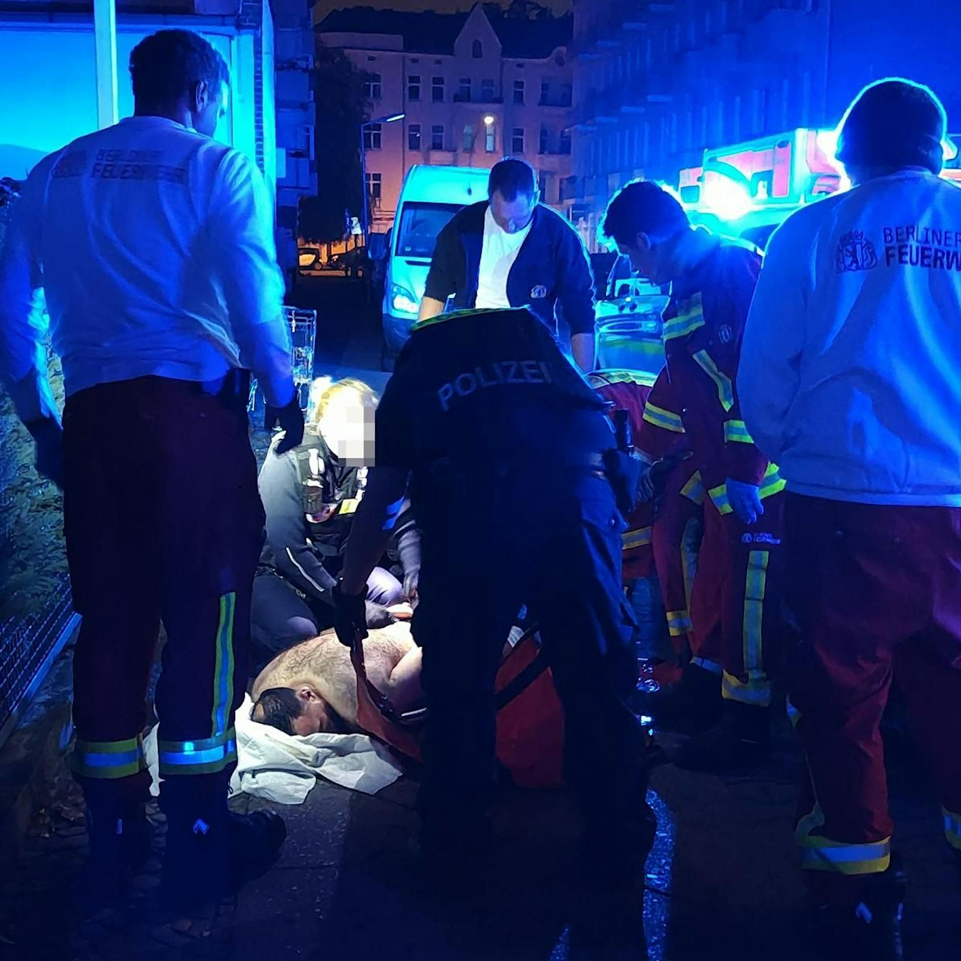 Horrortrip! Mann zerlegt Hotelzimmer und haut mit Kopf auf den Boden