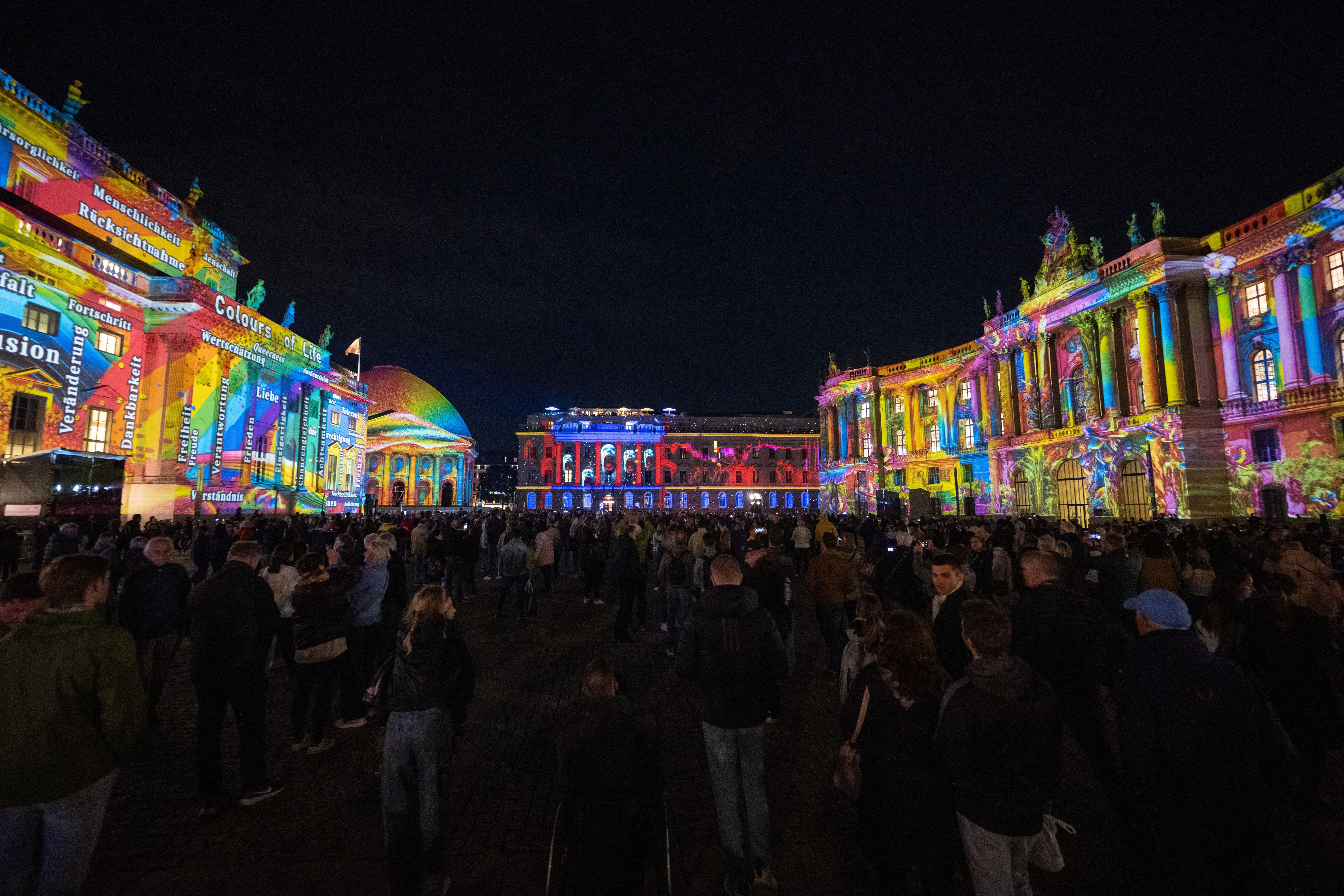 Image - Berlin leuchtet: „Sonst wär ich doch nicht zum Alex gekommen“ - Besucher beim Festival of Lights