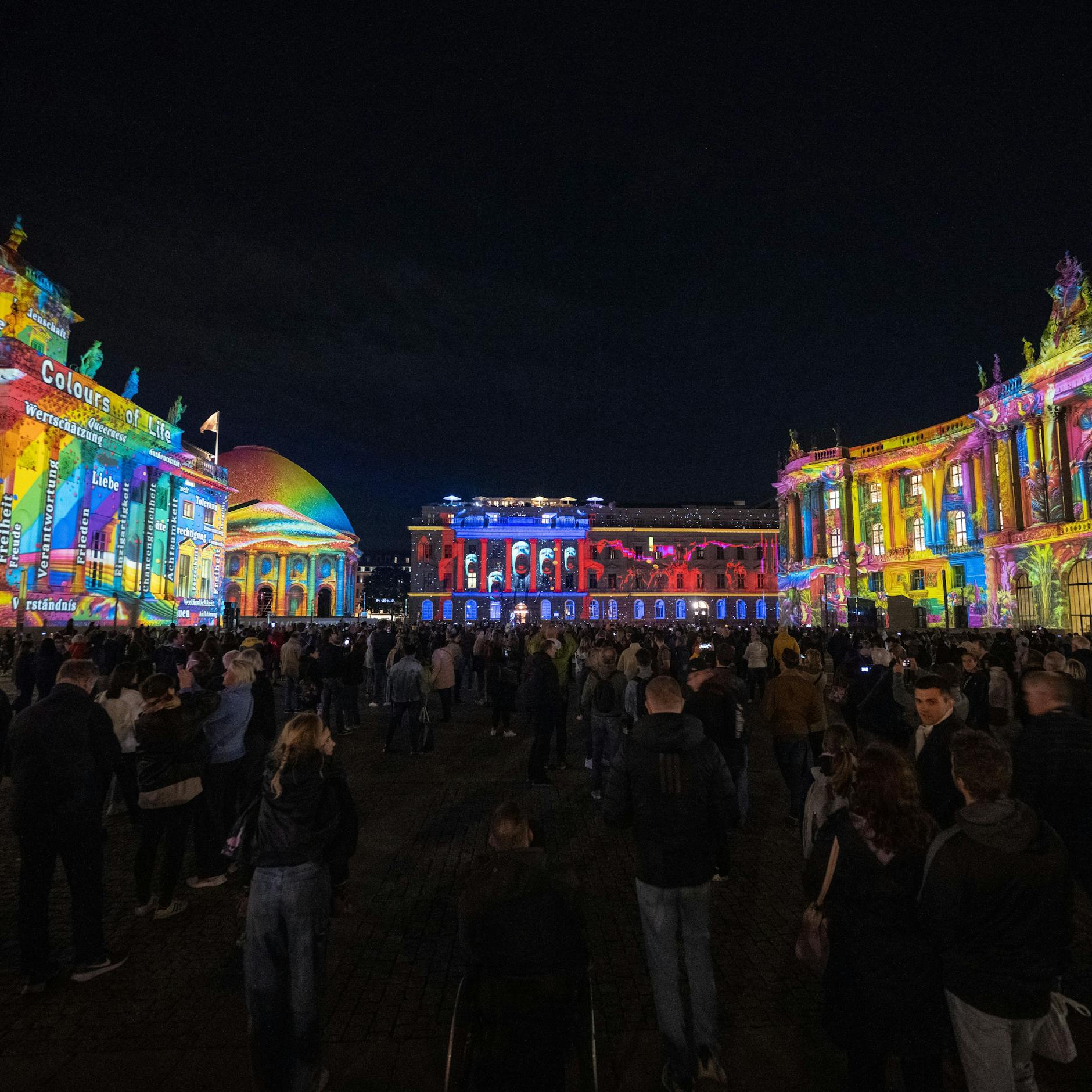 Image - Berlin leuchtet: „Sonst wär ich doch nicht zum Alex gekommen“ - Besucher beim Festival of Lights