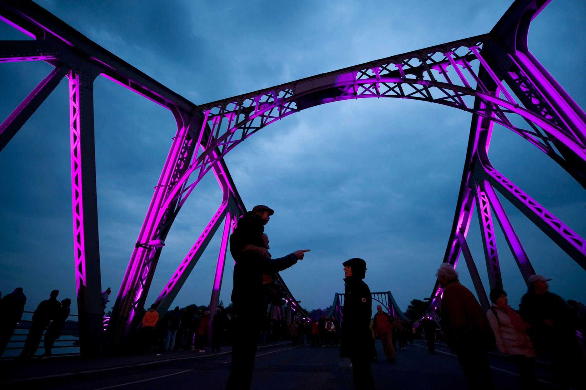Über die Glienicker Brücke bei Potsdam wurden während des Kalten Krieges Agenten ausgetauscht.