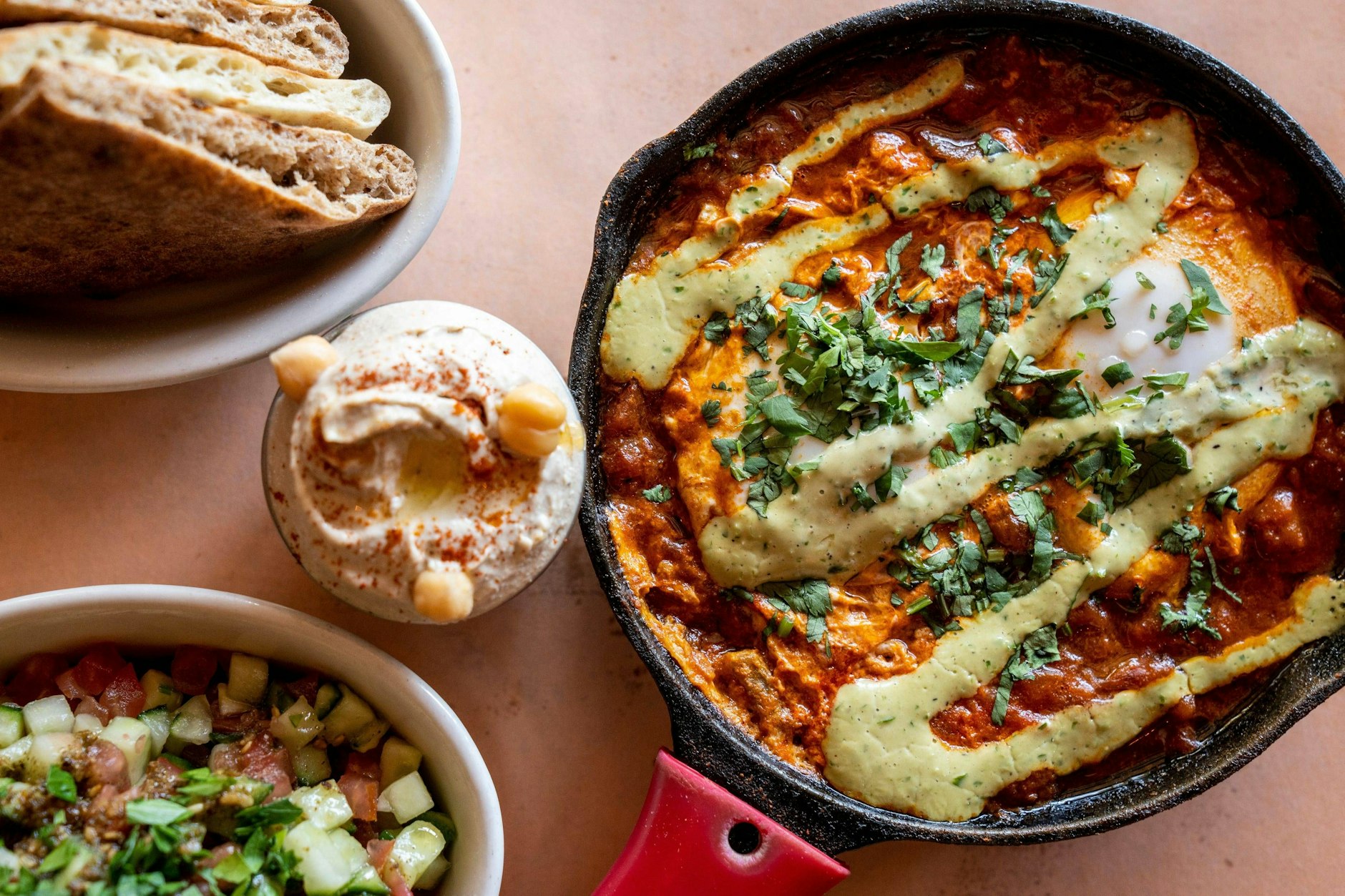Shakshuka kommt aus Israel und ist wahnsinnig lecker.
