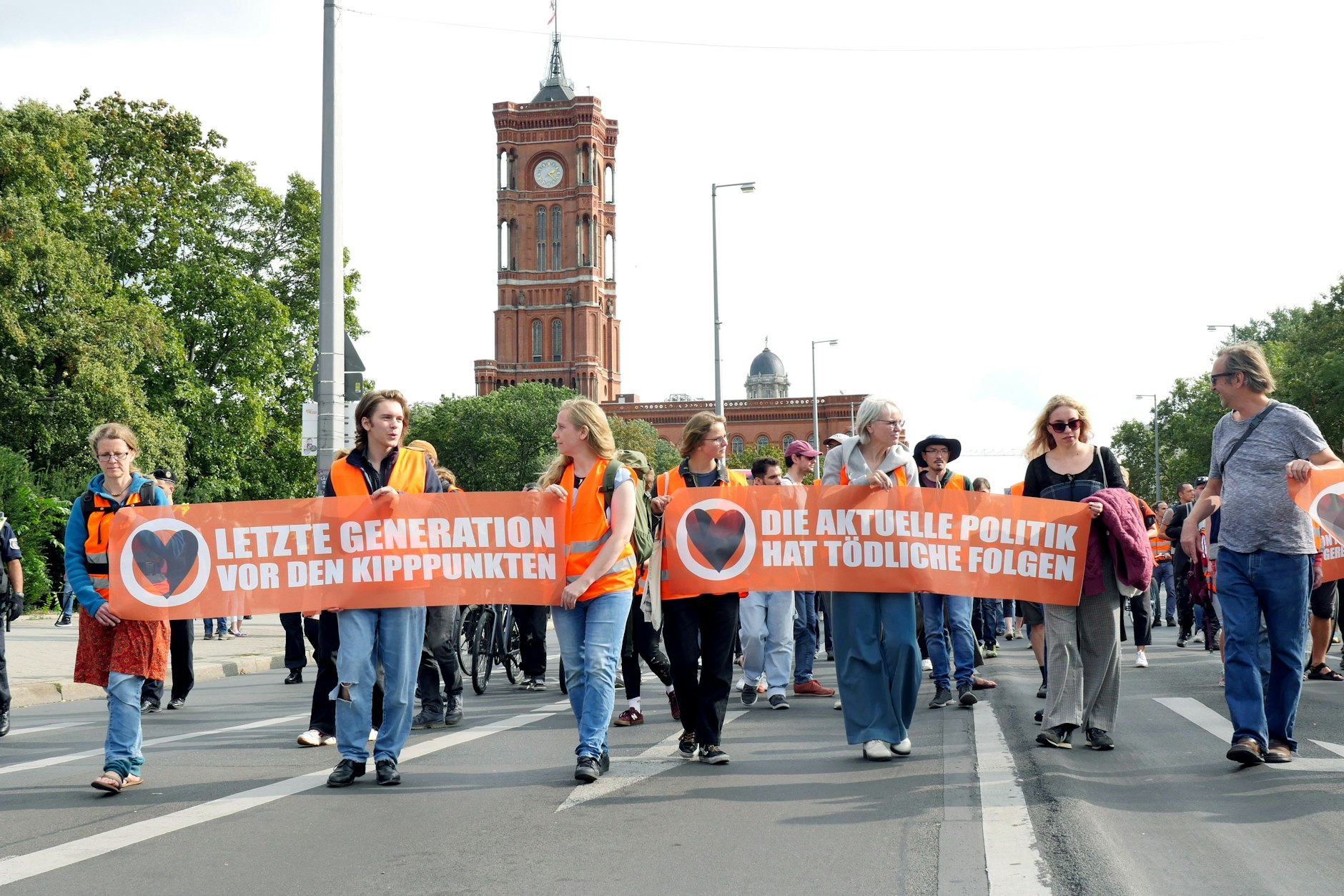 Die Letzte Generation hat für Samstag wieder einen Protestmarsch angekündigt.