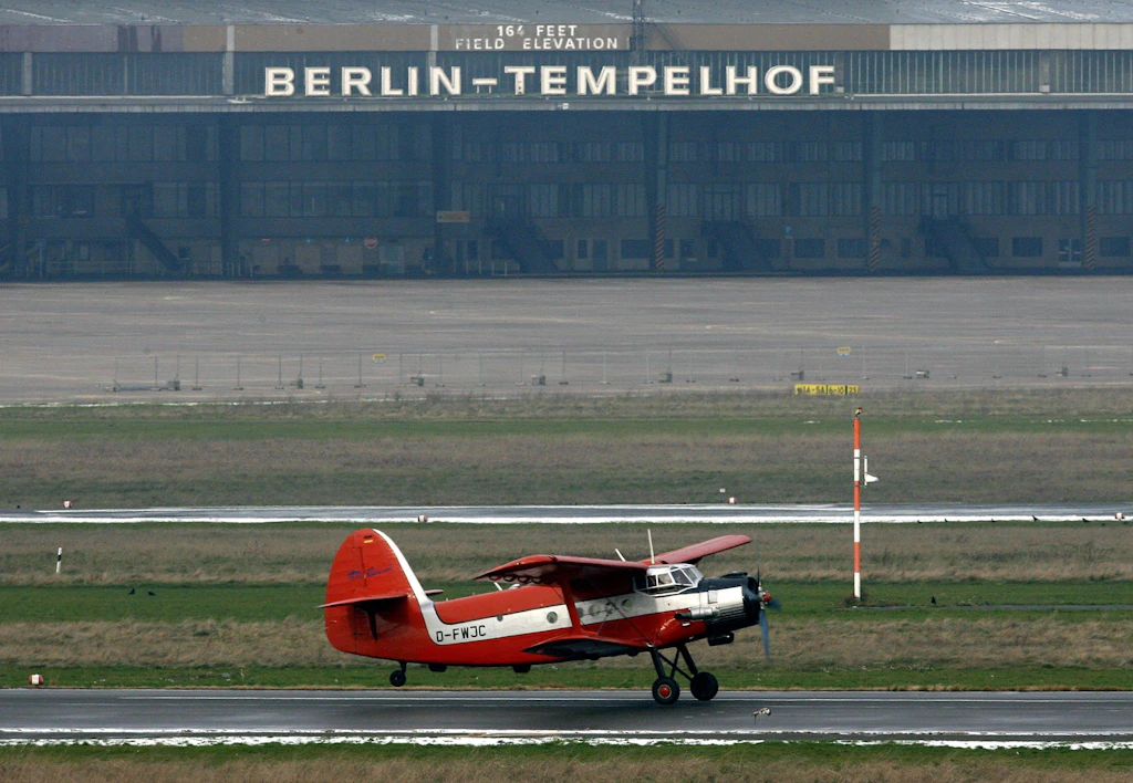 100 Jahre Flughafen Tempelhof – viel Geschichte und neue Debatten