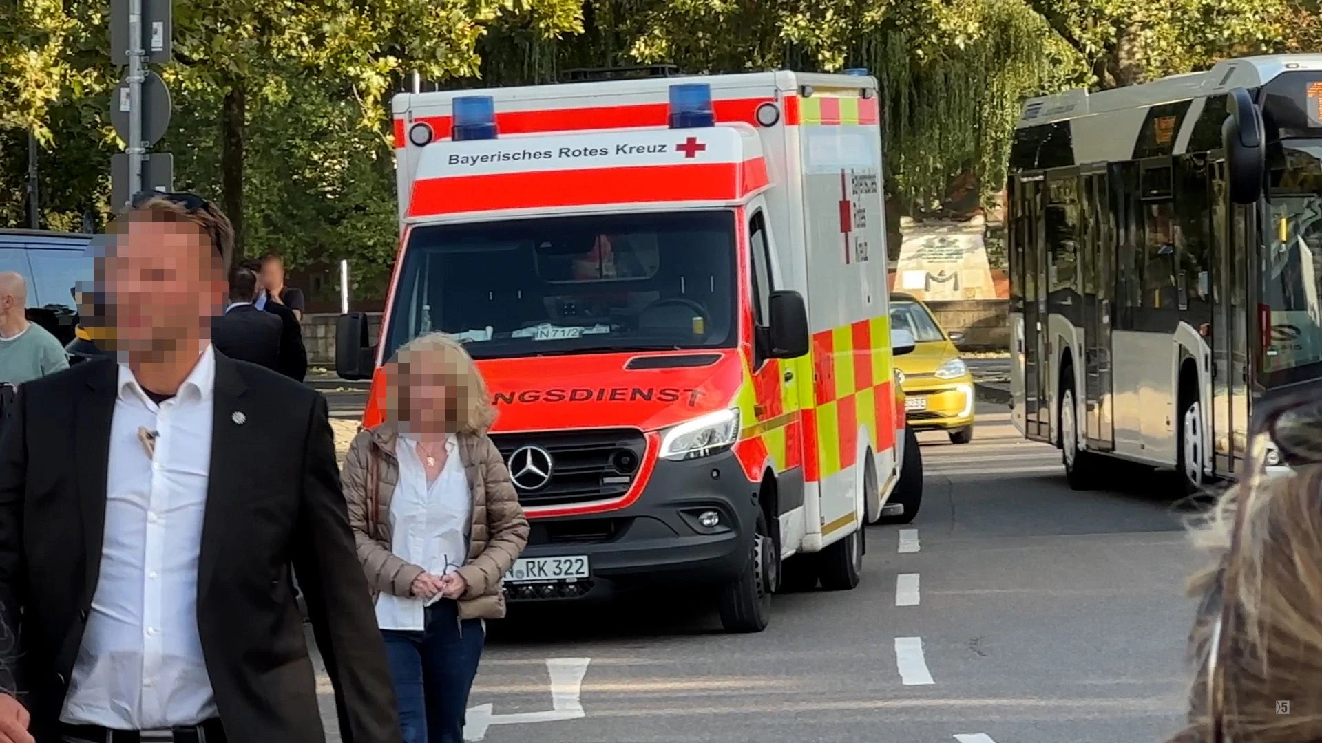 In diesem Rettungswagen wurde Tino Chrupalla in die Klinik gebracht.  
