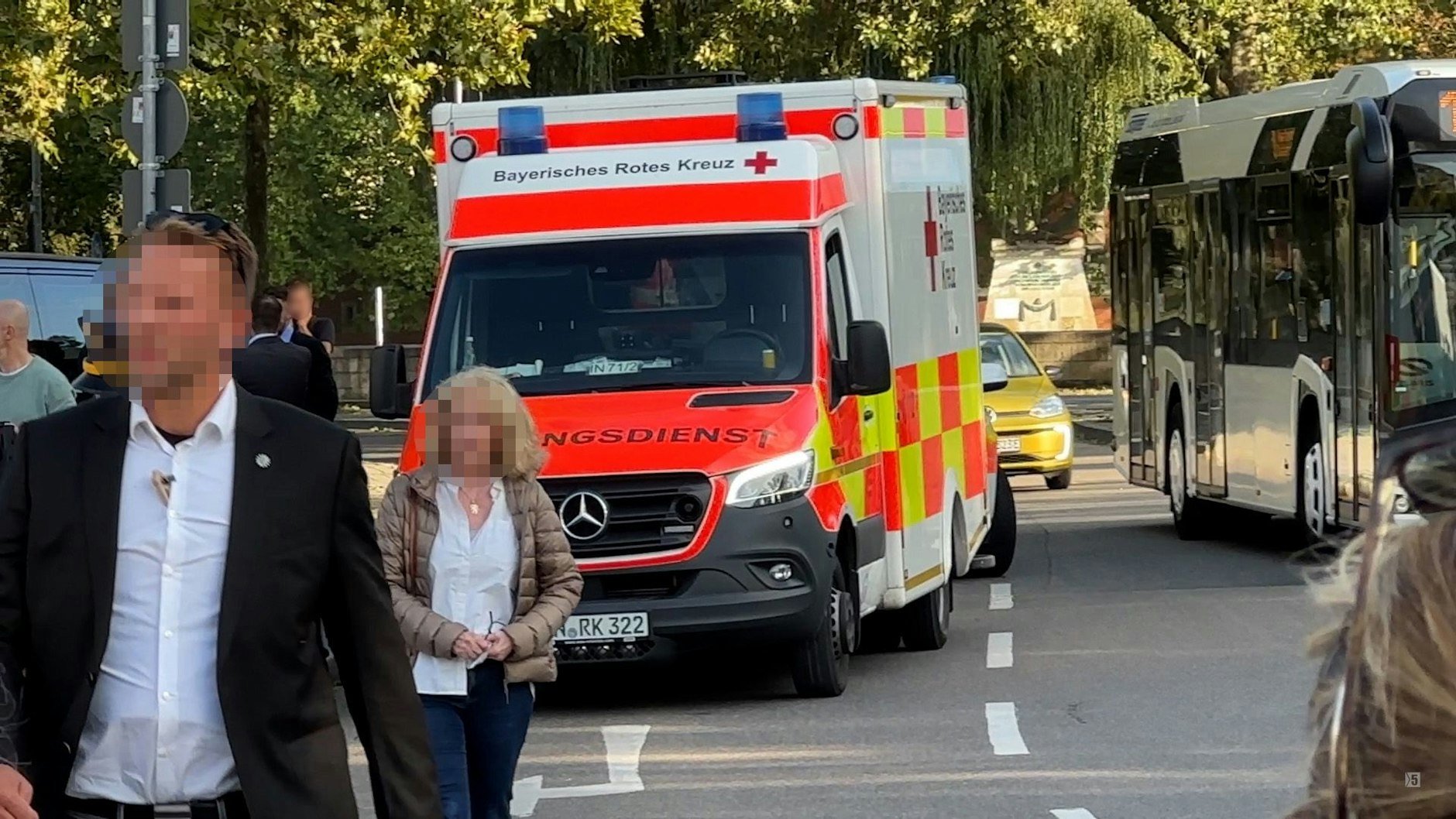 In diesem Rettungswagen wurde Tino Chrupalla in die Klinik gebracht.  