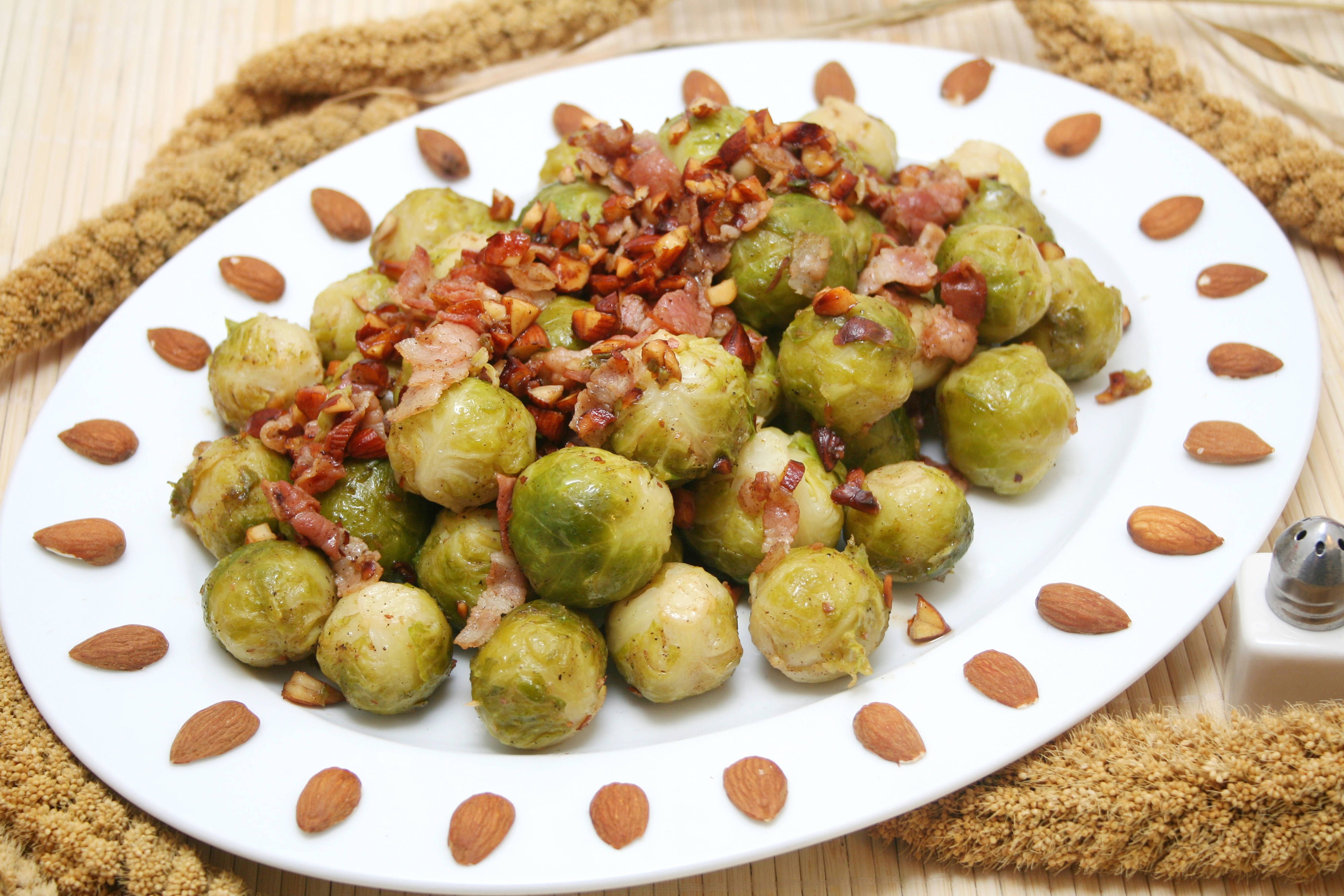 Lieblings-Rezept für Rosenkohl mit Speck und Mandeln: Einfach gut!