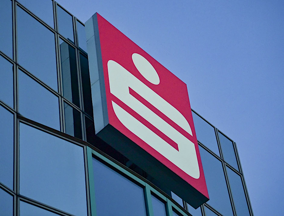 ARCHIV - Bonuspunkte per Girocard: Sparkassen und Payback arbeiten zukünftig zusammen.  