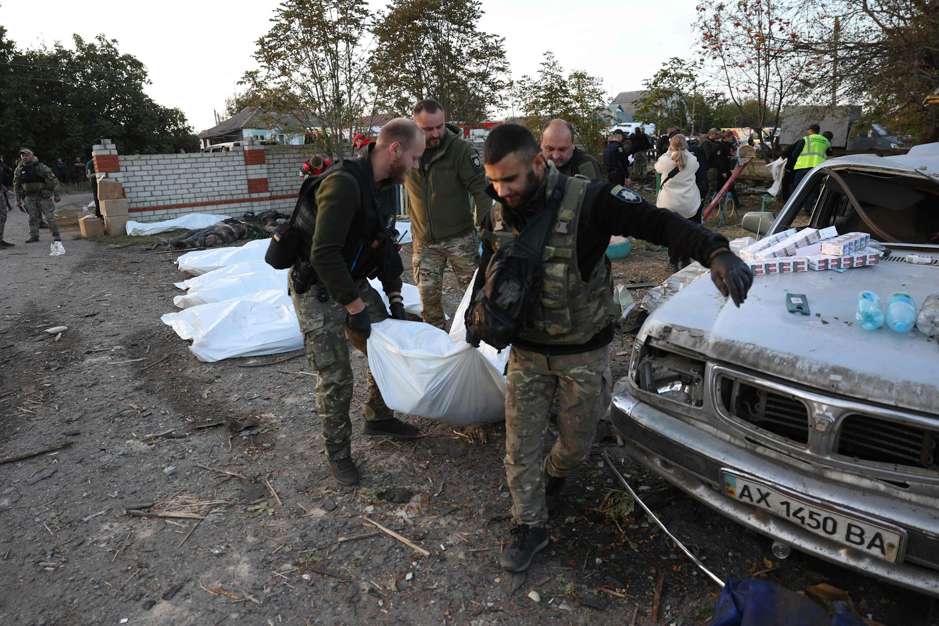 Beim Angriff auf das Dorf Hroza in der Region Charkiw wurden mehr als 50 Menschen getötet.