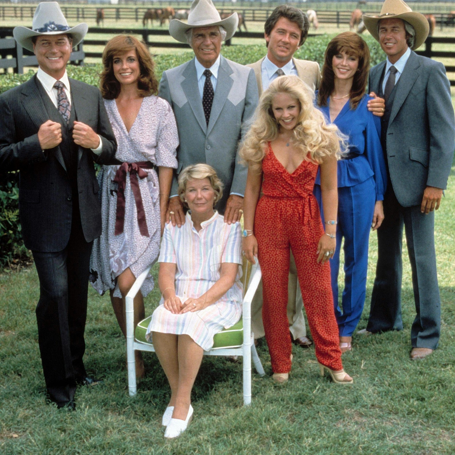Die Dallas-Familie: Victoria Principal (2.v.r.) und Bell Geddes (sitzend)