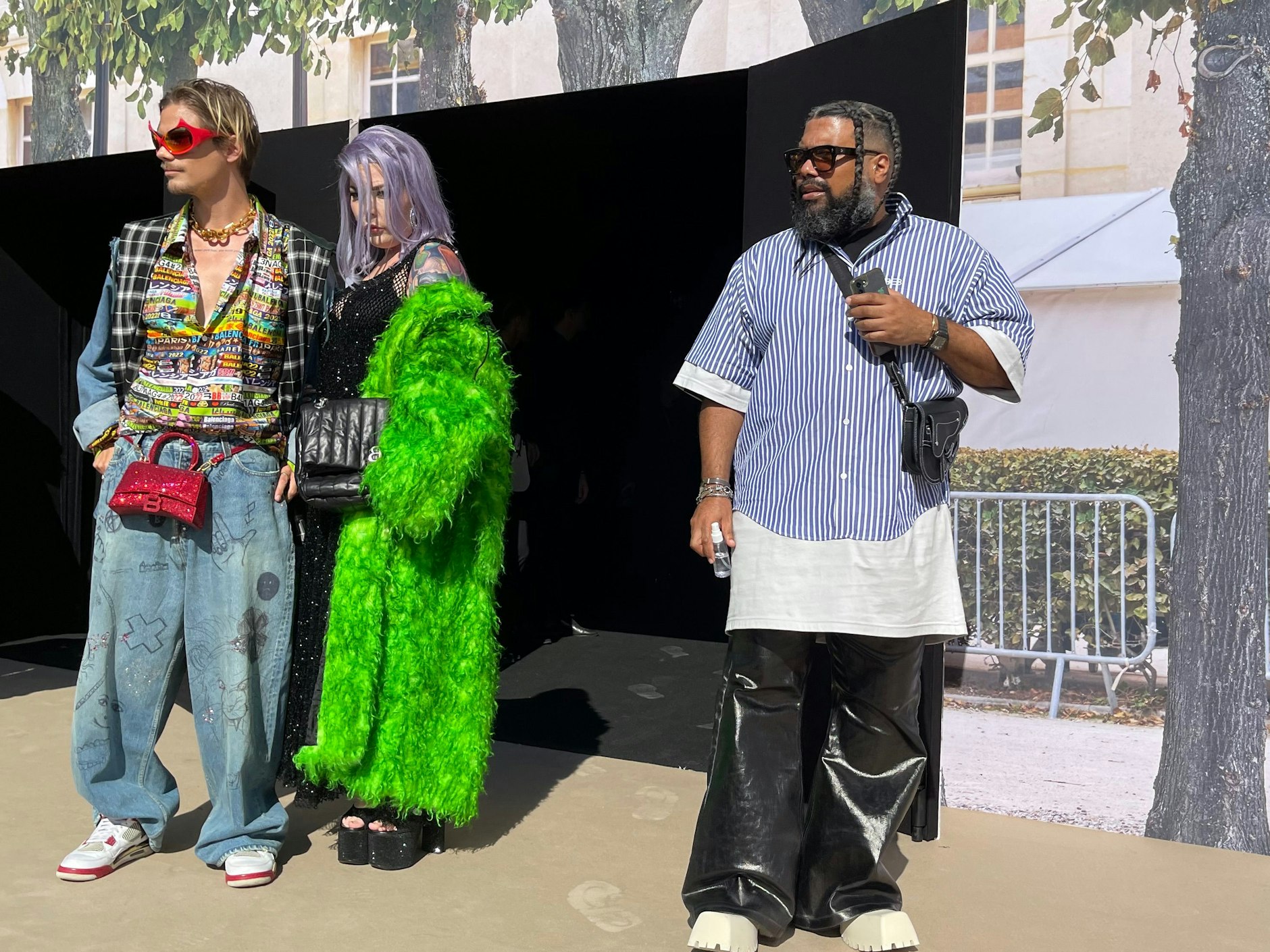 Buntes Treiben am Dôme des Invalides.