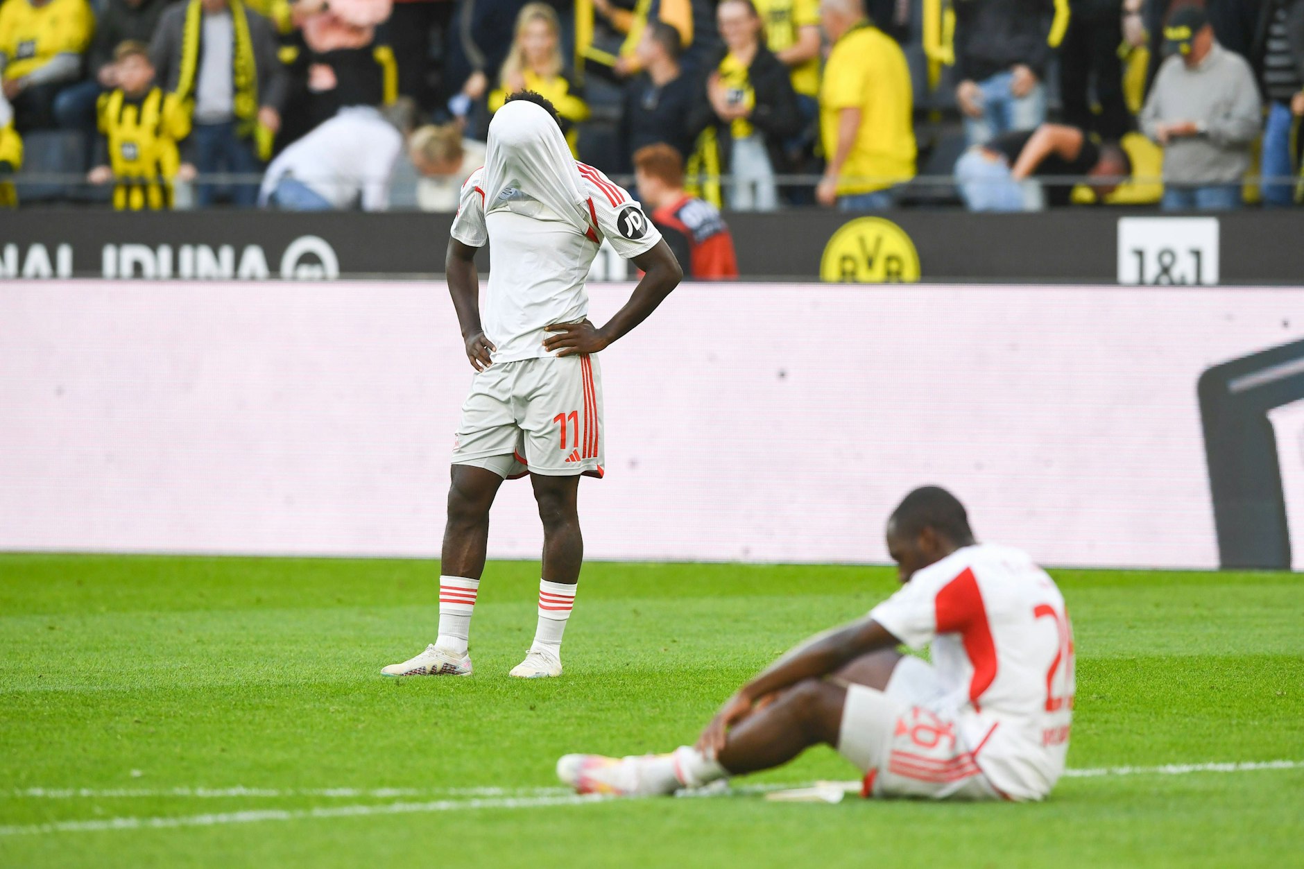 Auch die eingewechselten&nbsp; David Fofana und Jerome Roussillon (r.) konnten das Spiel beim BVB für den 1. FC Union nicht mehr drehen.