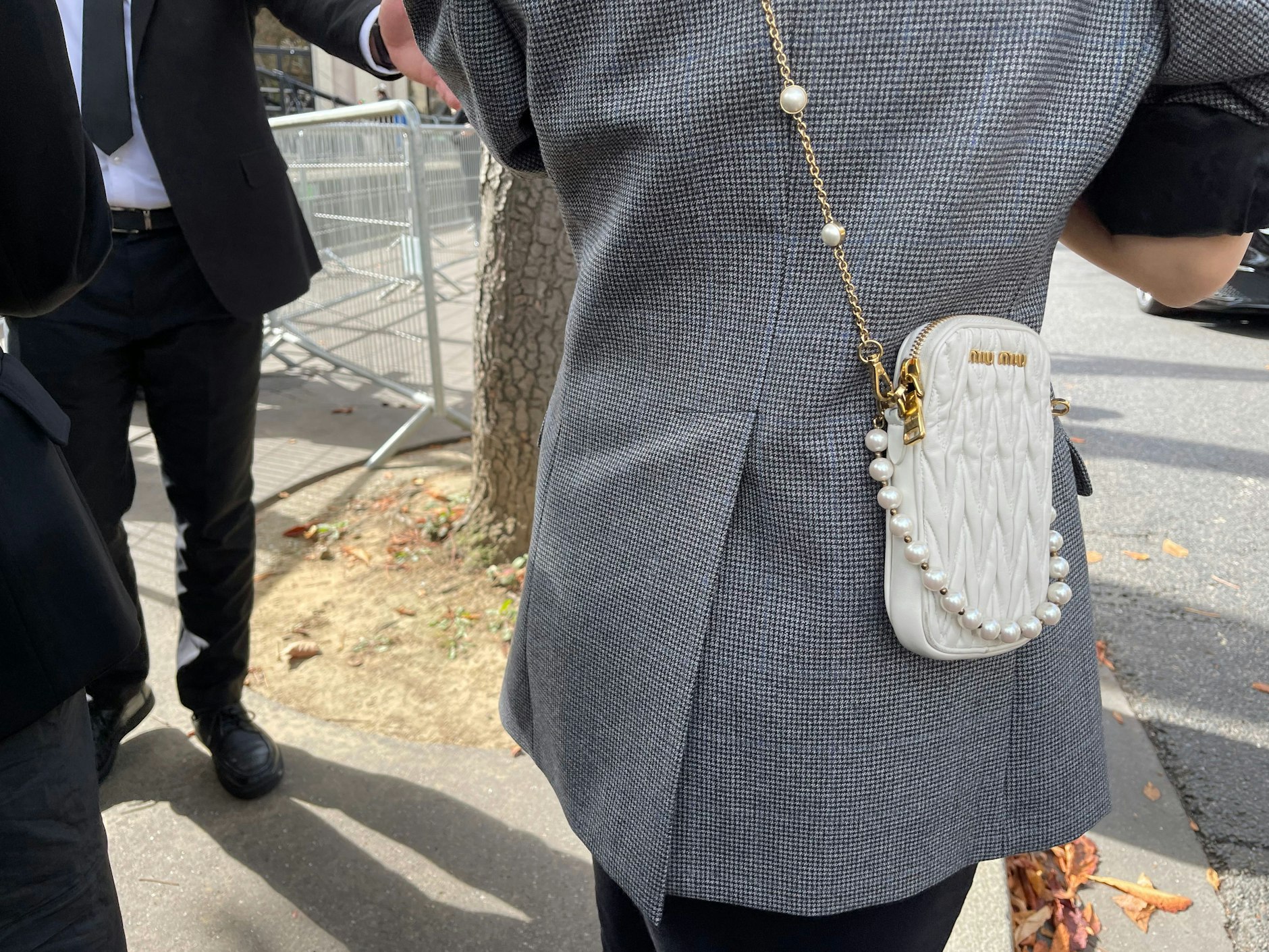 Ein Miu-Miu-Täschchen für das iPhone (andere Smartphones benutzt man in der Fashion Bubble de facto nicht).