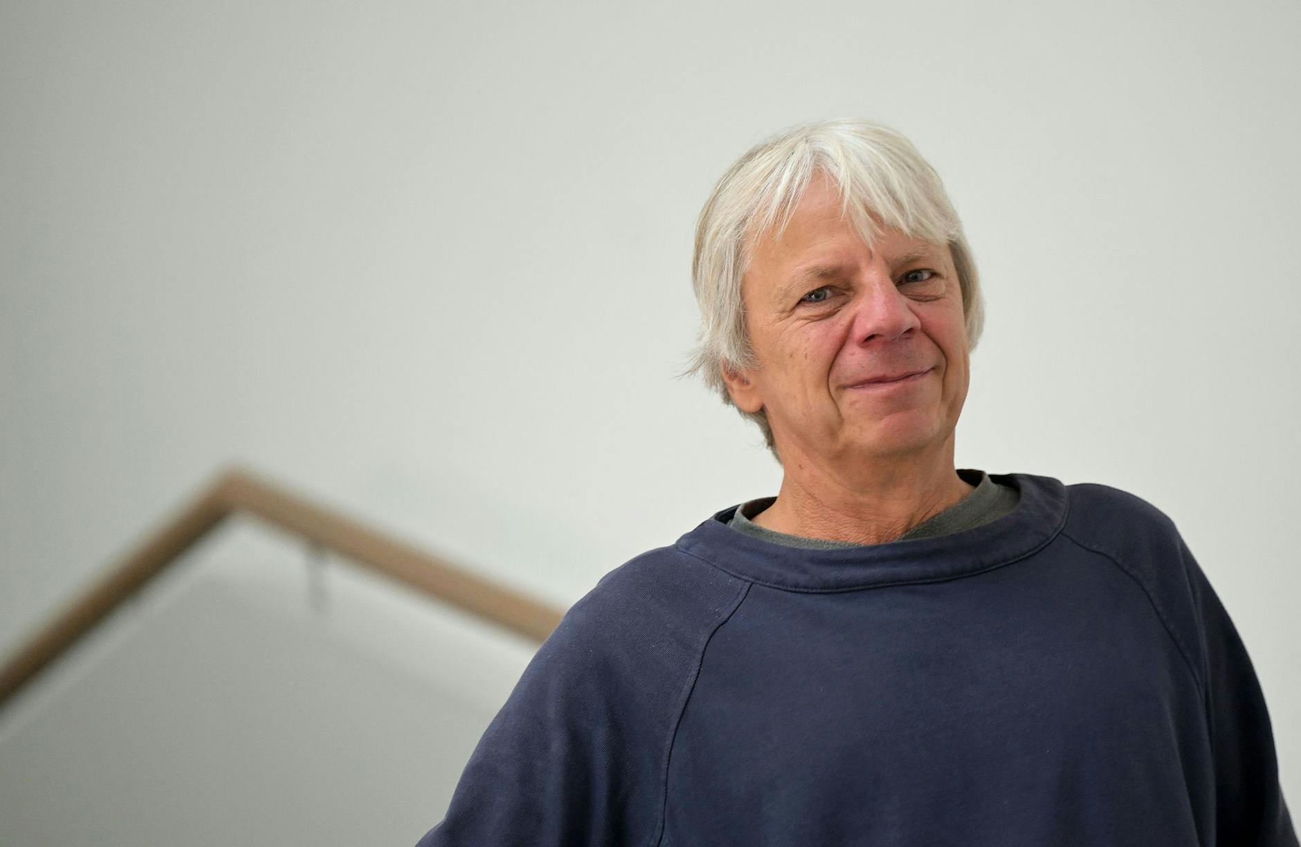 Andreas Dresen, Regisseur, steht in der Ausstellung «Voll das Leben! Andreas Dresen und Team» im Filmmuseum Potsdam.