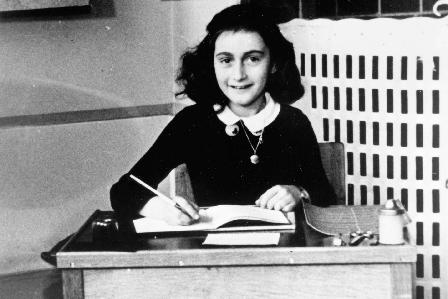 Anne Frank starb 1945 im Konzentrationslager Bergen-Belsen im Alter von 15 Jahren.