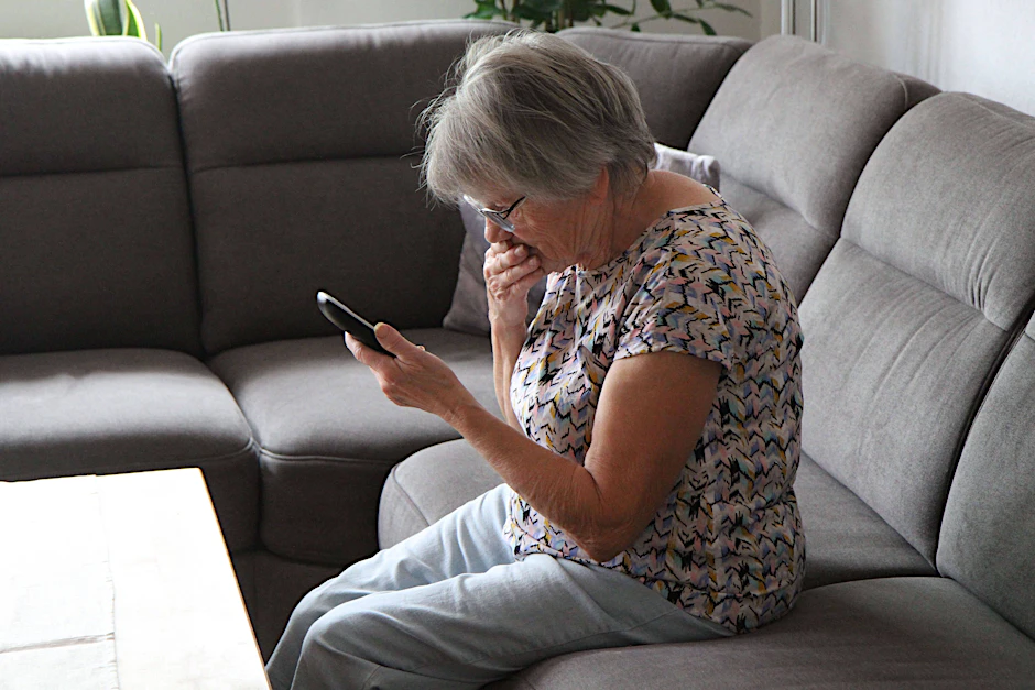 Die Zahl der Telefon- und Internetbetrüger wächst und wächst. Und ihre Maschen werden immer perfider.