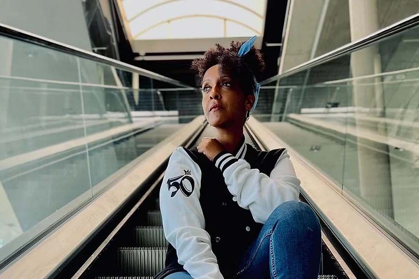 Hier soll es losgehen – und 50 Wochen andauern: Musikmanagerin Jay Kifle in einem ehemaligen Autohaus in Berlin-Friedrichshain, das zum „HipHop-Hauptquartier“ umfunktioniert wird.