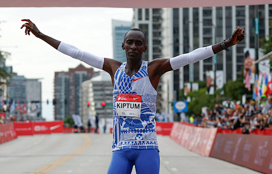 Der Kenianer Kelvin Kiptum hat in Chicago einen neuen Marathon-Weltrekord aufgestellt.