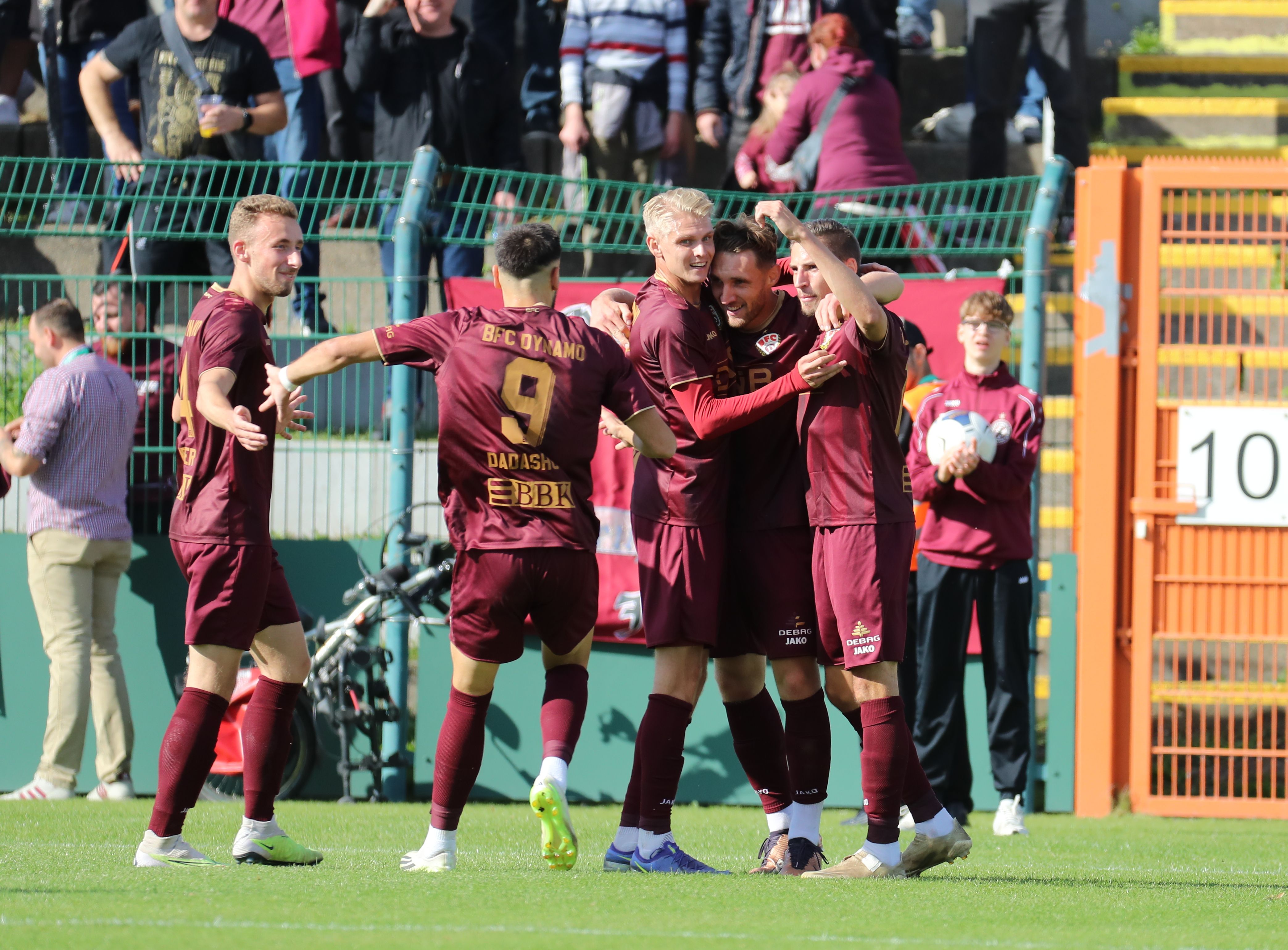 BFC Dynamo marschiert weiter: Vorne heiß und hinten dicht