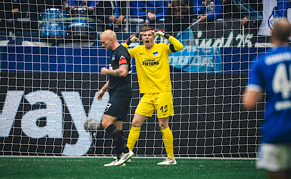 Torhüter Tjark Ernst (20) wurde für Hertha BSC auf Schalke zum Matchwinner, zeigte gleich mehrere starke Paraden.