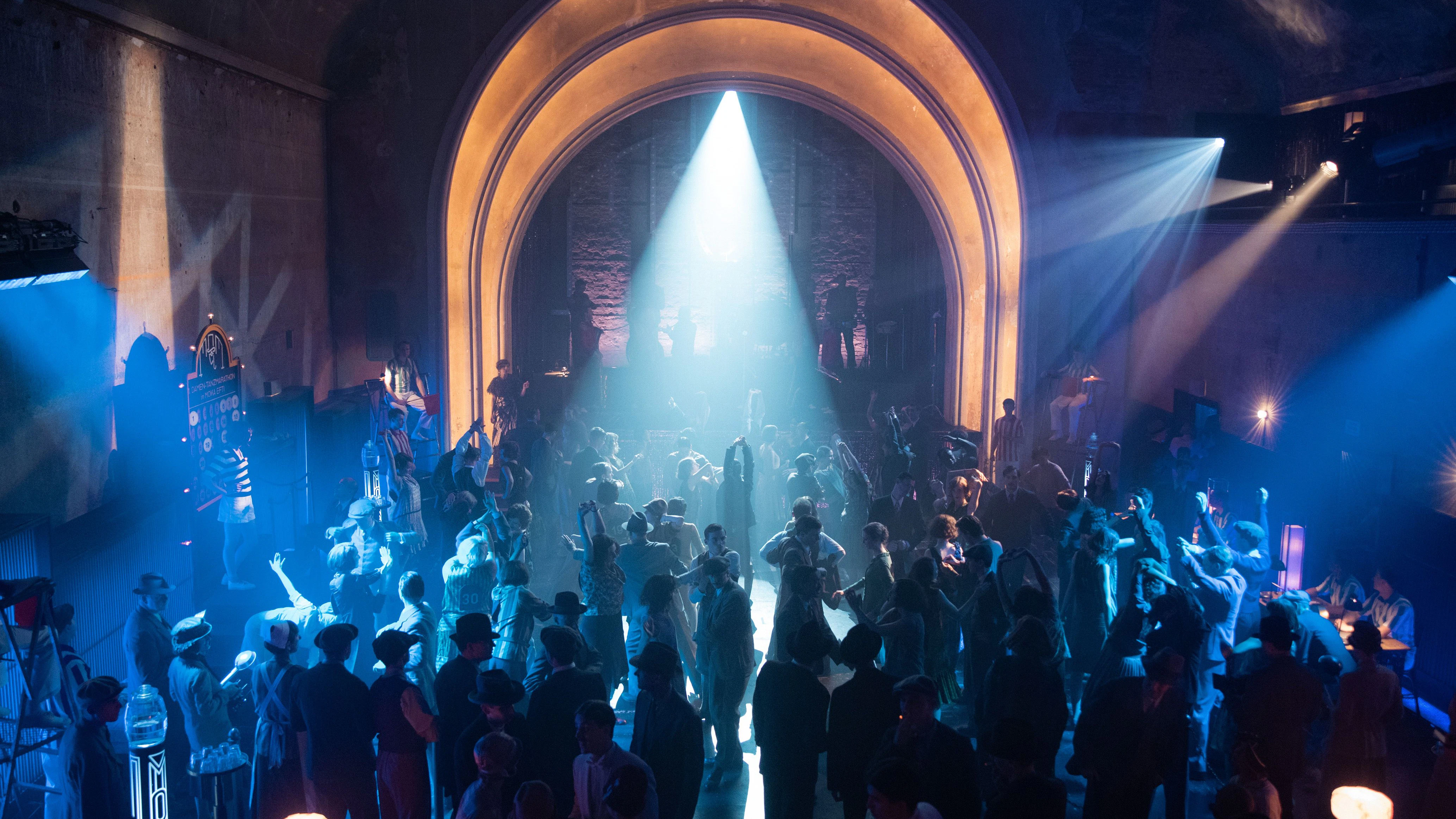 Eine Szene aus „Babylon Berlin“ im Delphi Kino