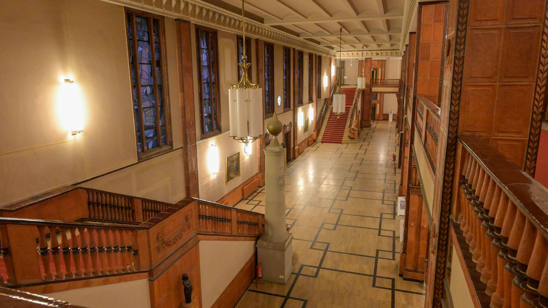 Das Foyer des Rathauses Schöneberg diente der Serie als wunderbare Kulisse.