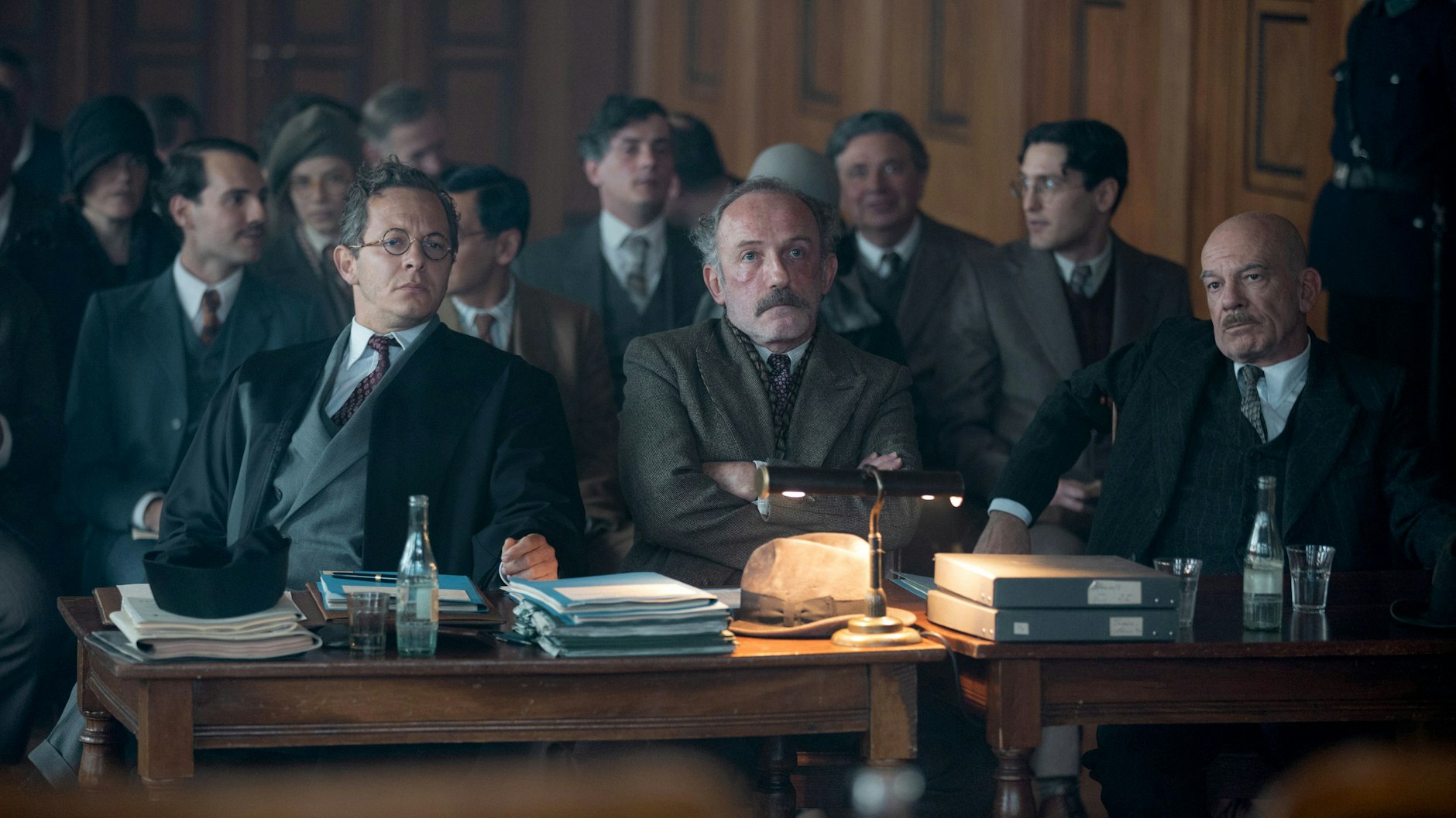 Eine Szene aus „Babylon Berlin“ mit Karl Markovic (M.), gedreht im Rathaus Charlottenburg