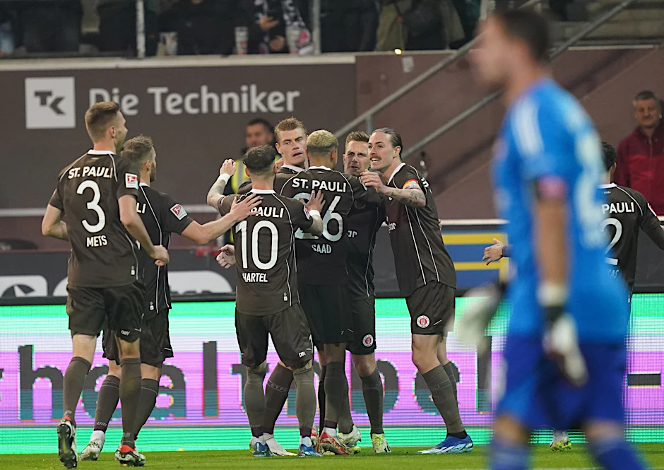 St. Pauli entschied das Abendduell gegen den 1. FC Nürnberg für sich und ist zurück an der Tabellenspitze.  