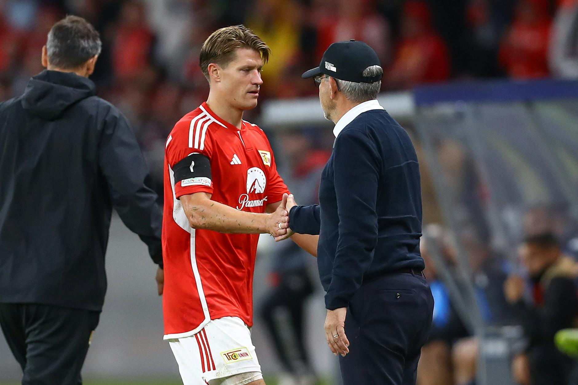 Kevin Behrens (32) schaffte es in wenigen Jahren aus dem Amateurbereich bis in die Champions League. Urs Fischer (r.), der Trainer des 1. FC Union, ist voll des Lobes.