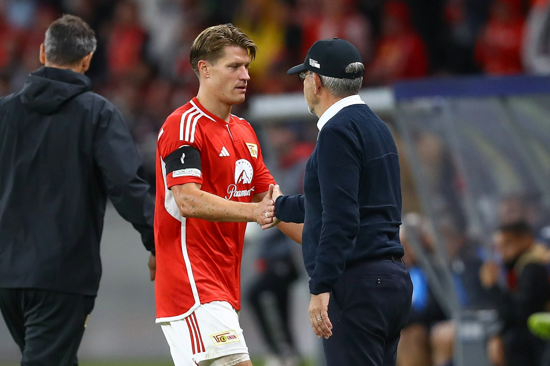 Kevin Behrens (32) schaffte es in wenigen Jahren aus dem Amateurbereich bis in die Champions League. Urs Fischer (r.), der Trainer des 1. FC Union, ist voll des Lobes.